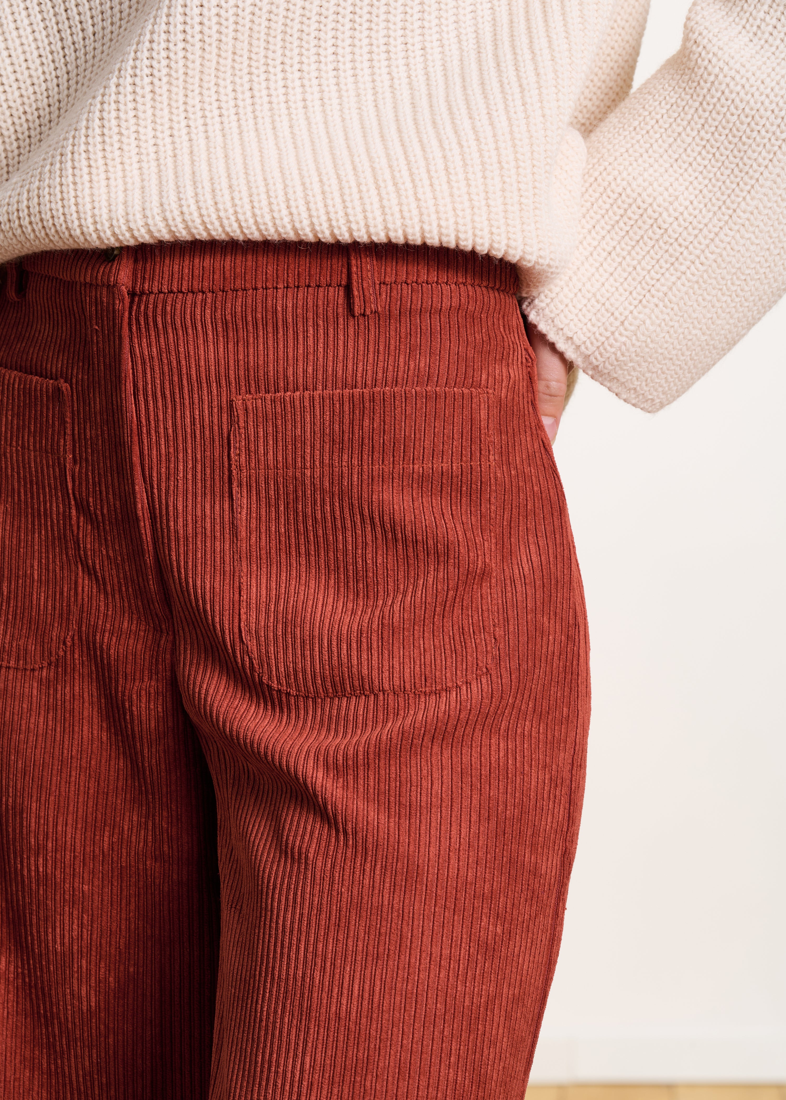 Pantalon cropped large en velours côtelé terracotta