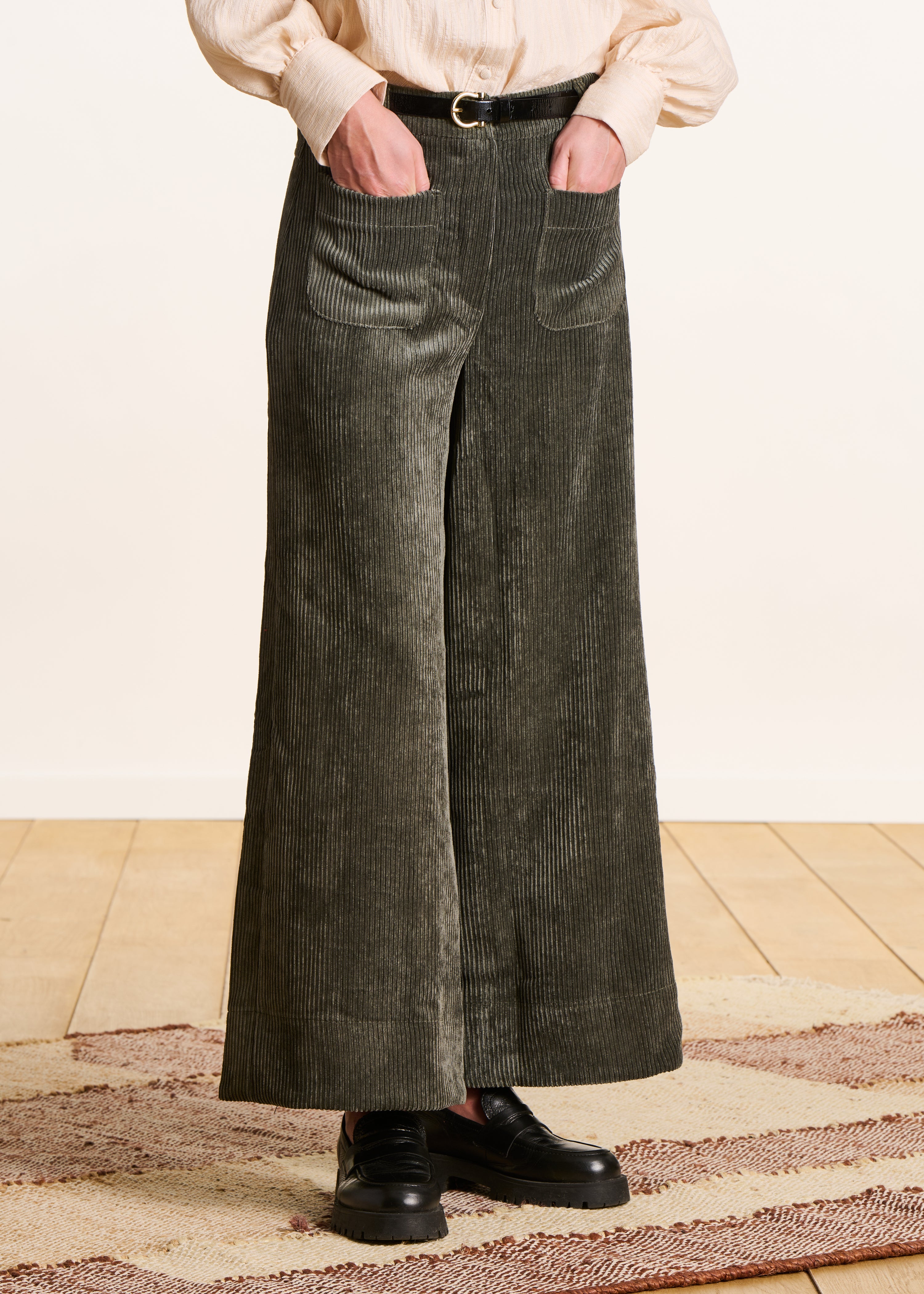 Pantalón cropped grande en pana kaki La Fée Maraboutée