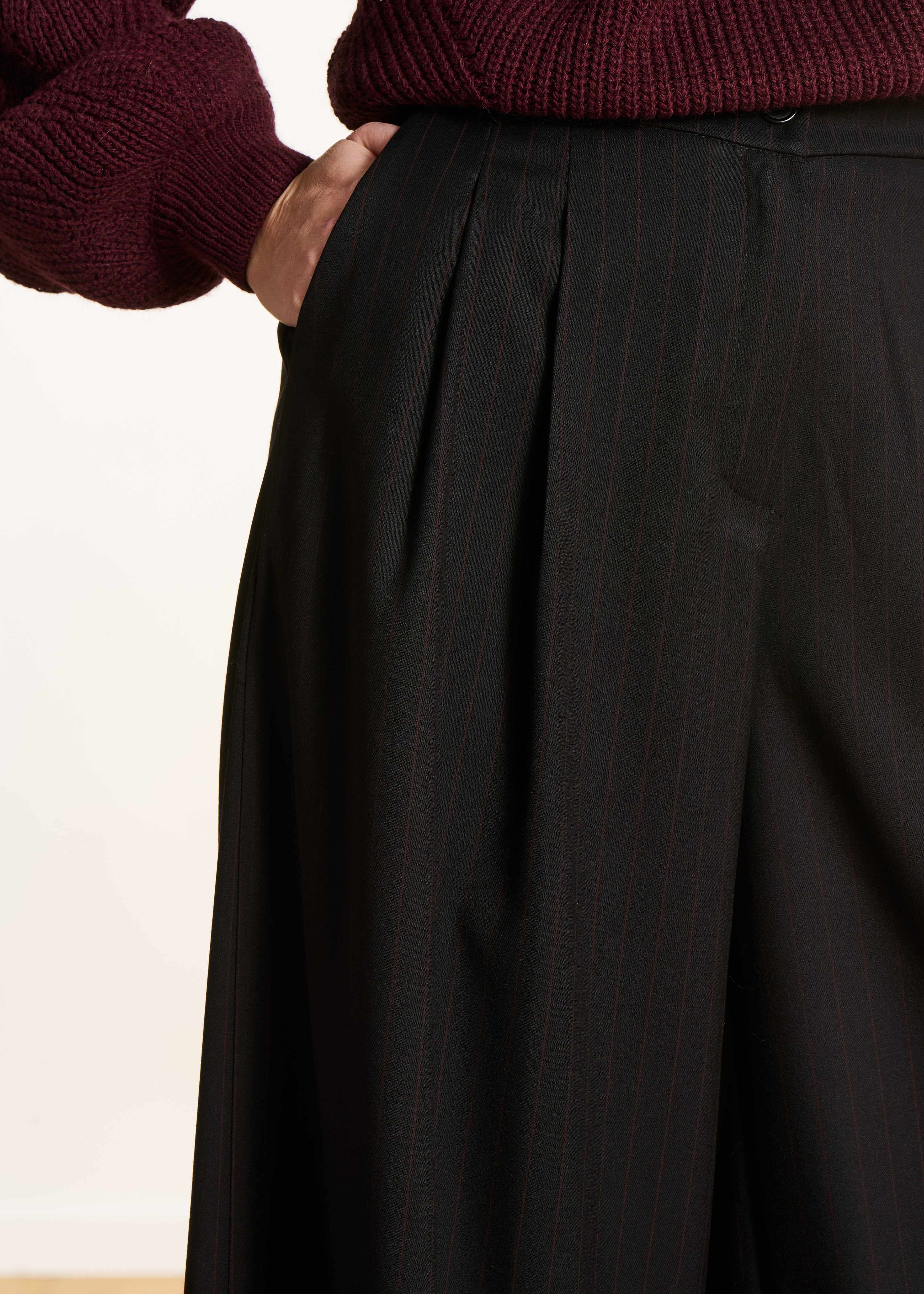 Pantalon noir oversize rayé taille haute