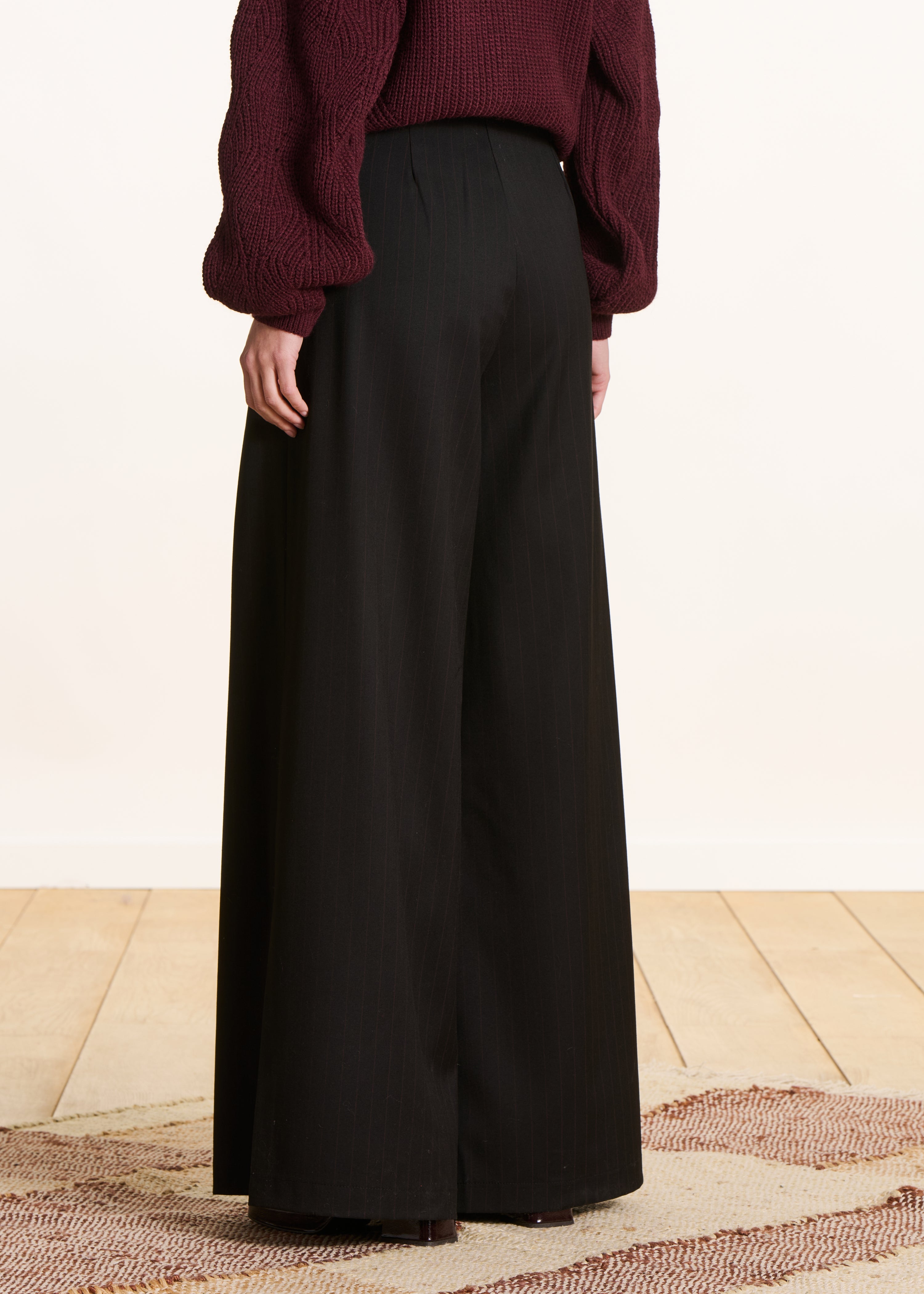 Pantalon noir oversize rayé taille haute