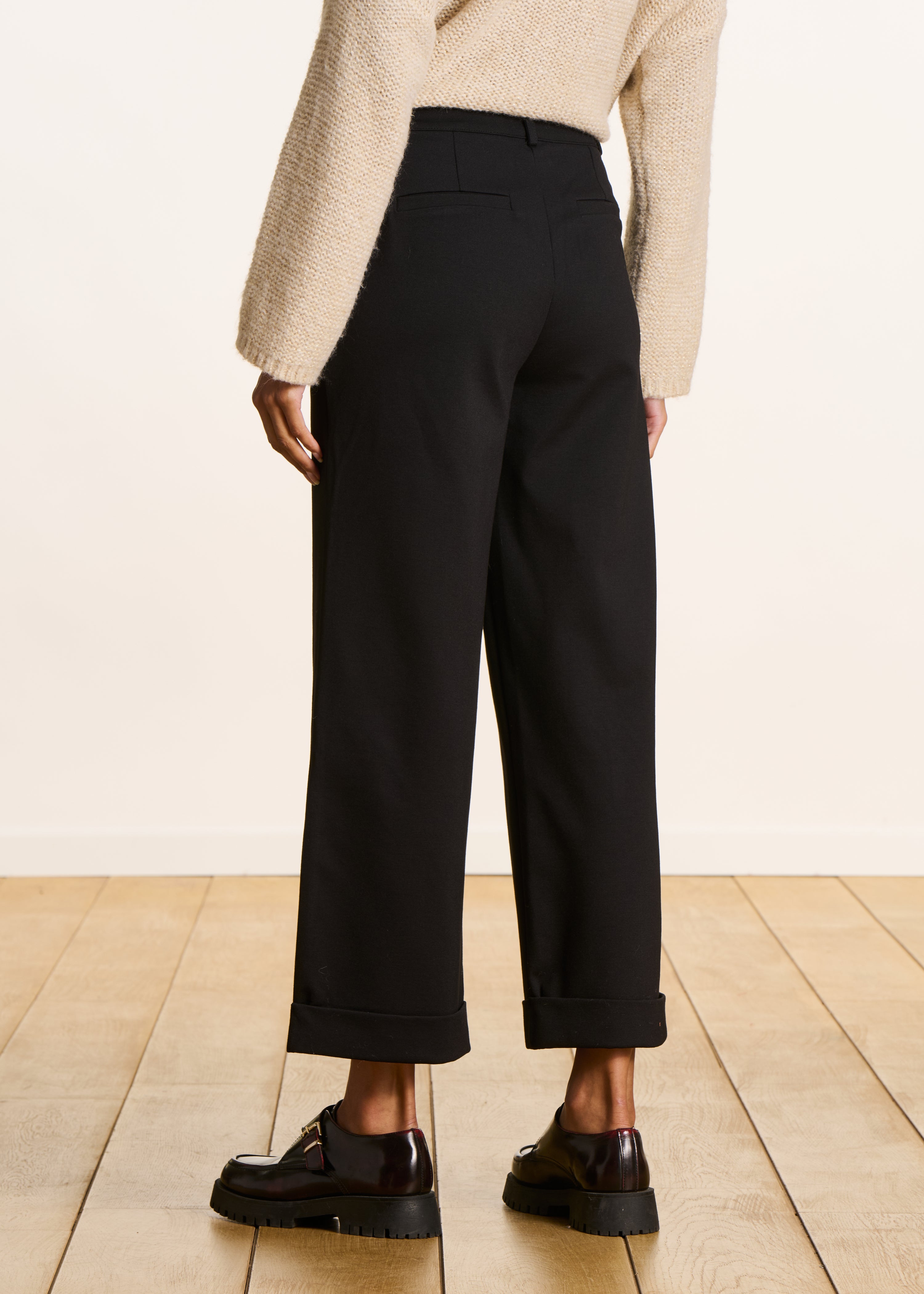 Black straight 7/8-length pants in milano jersey