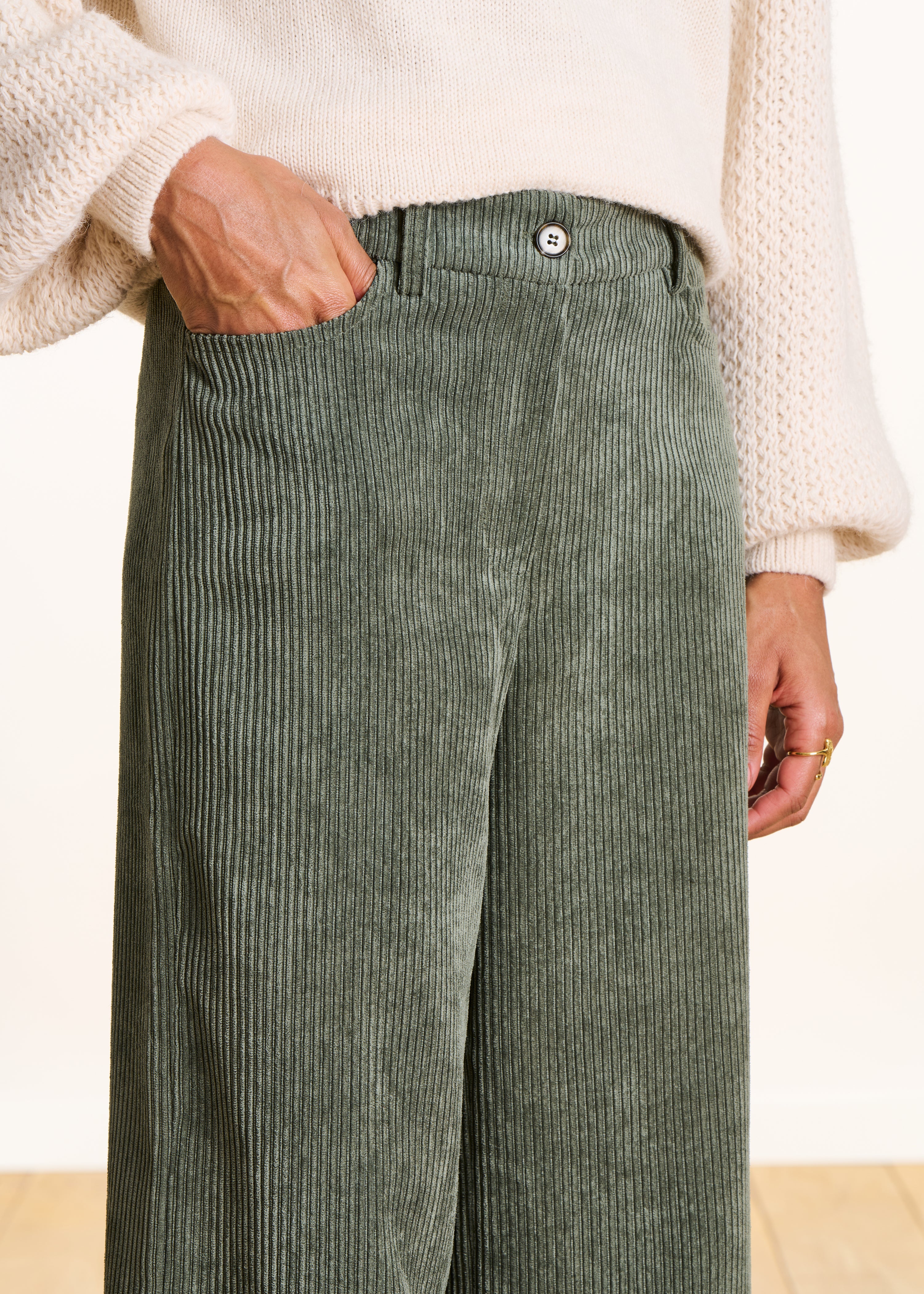 Pantalon en velours kaki coupe large
