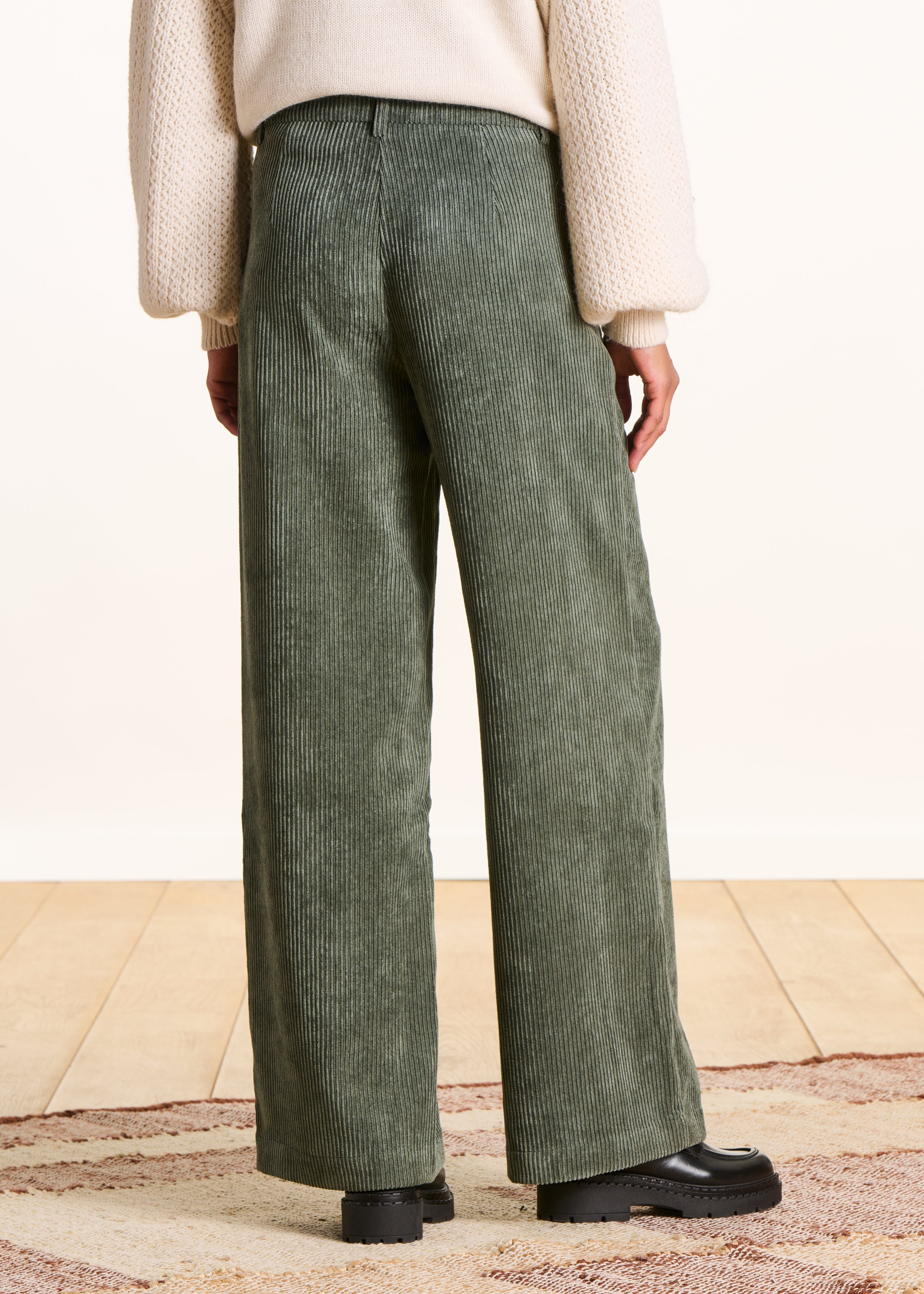 Pantalon en velours kaki coupe large