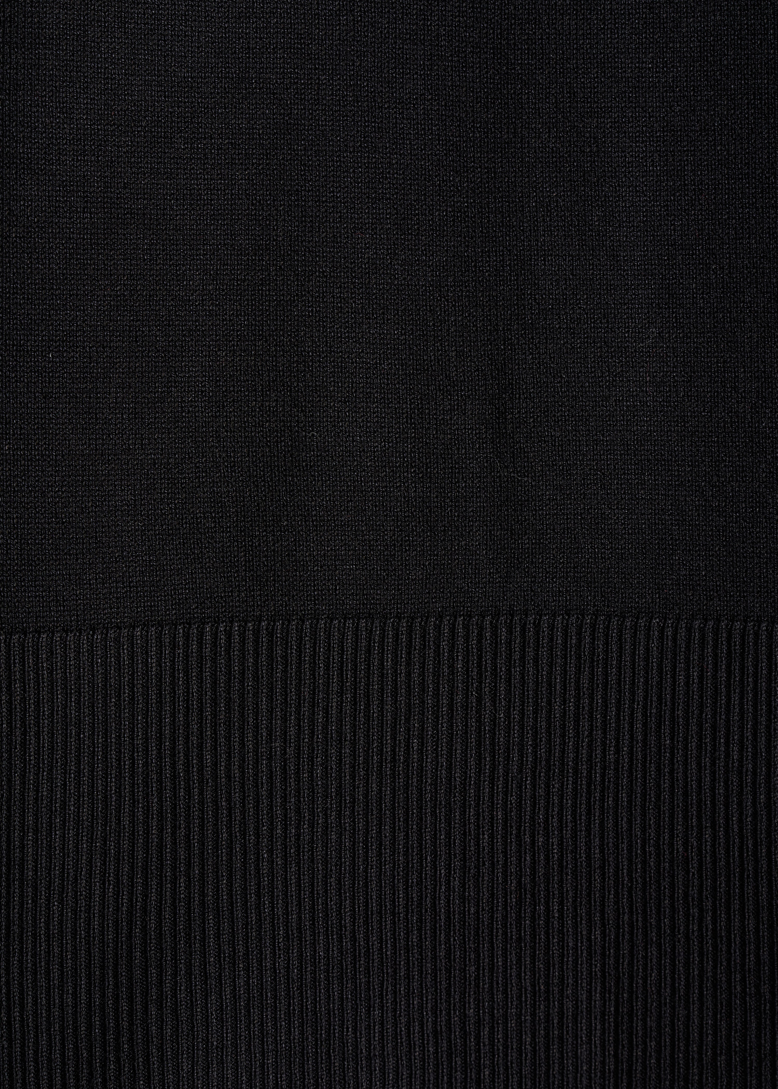 Camisola preto de manga comprida e gola redonda