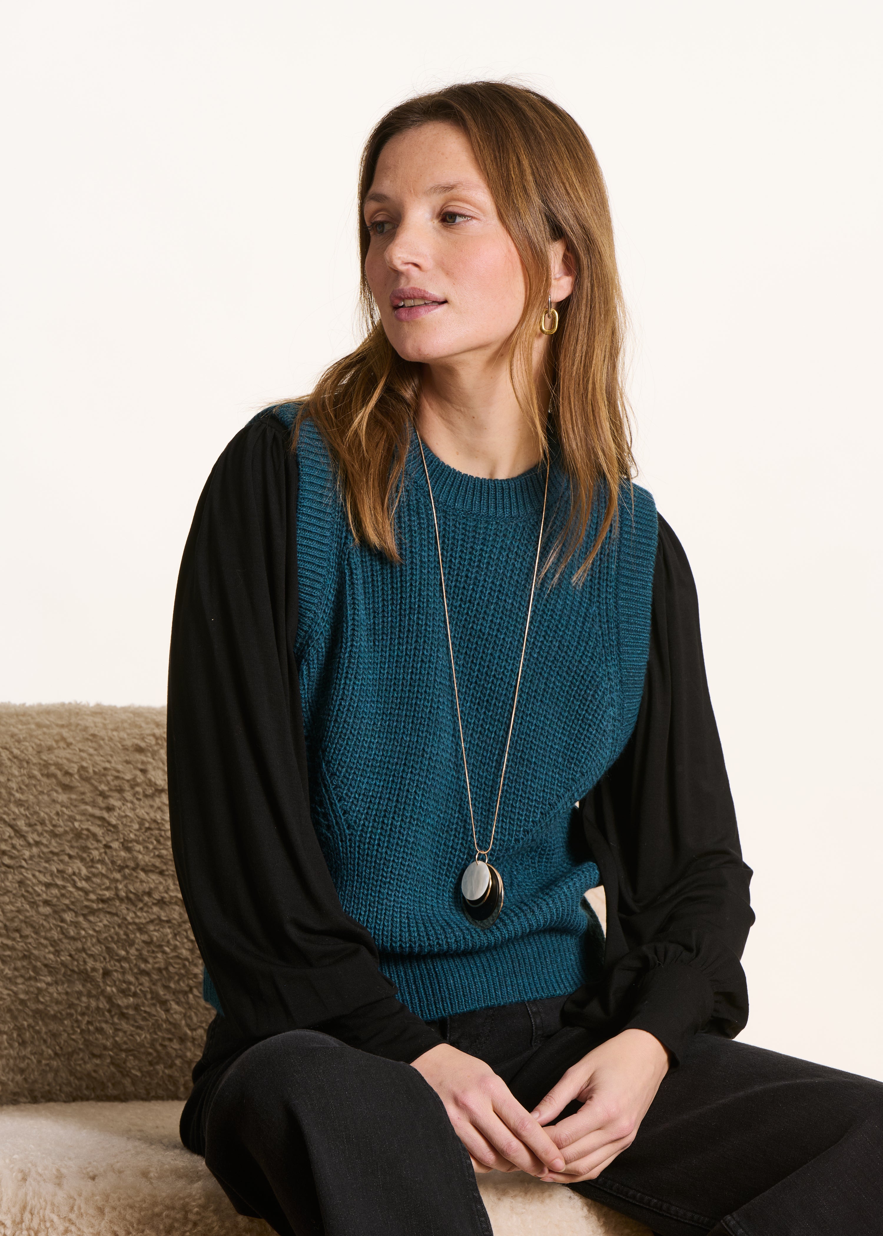 Pull bleu pétrole sans manches col rond