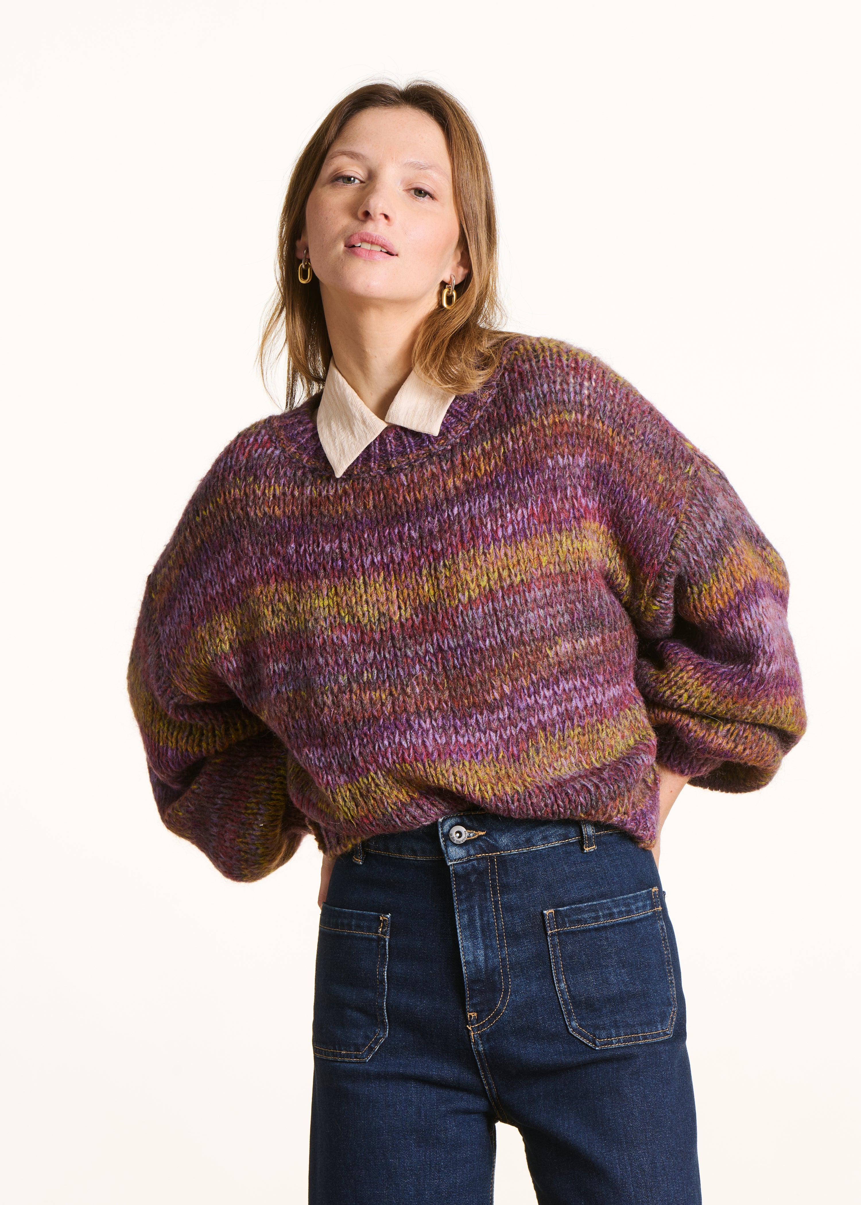 Plum knit sweater with print, long sleeves, round neckline