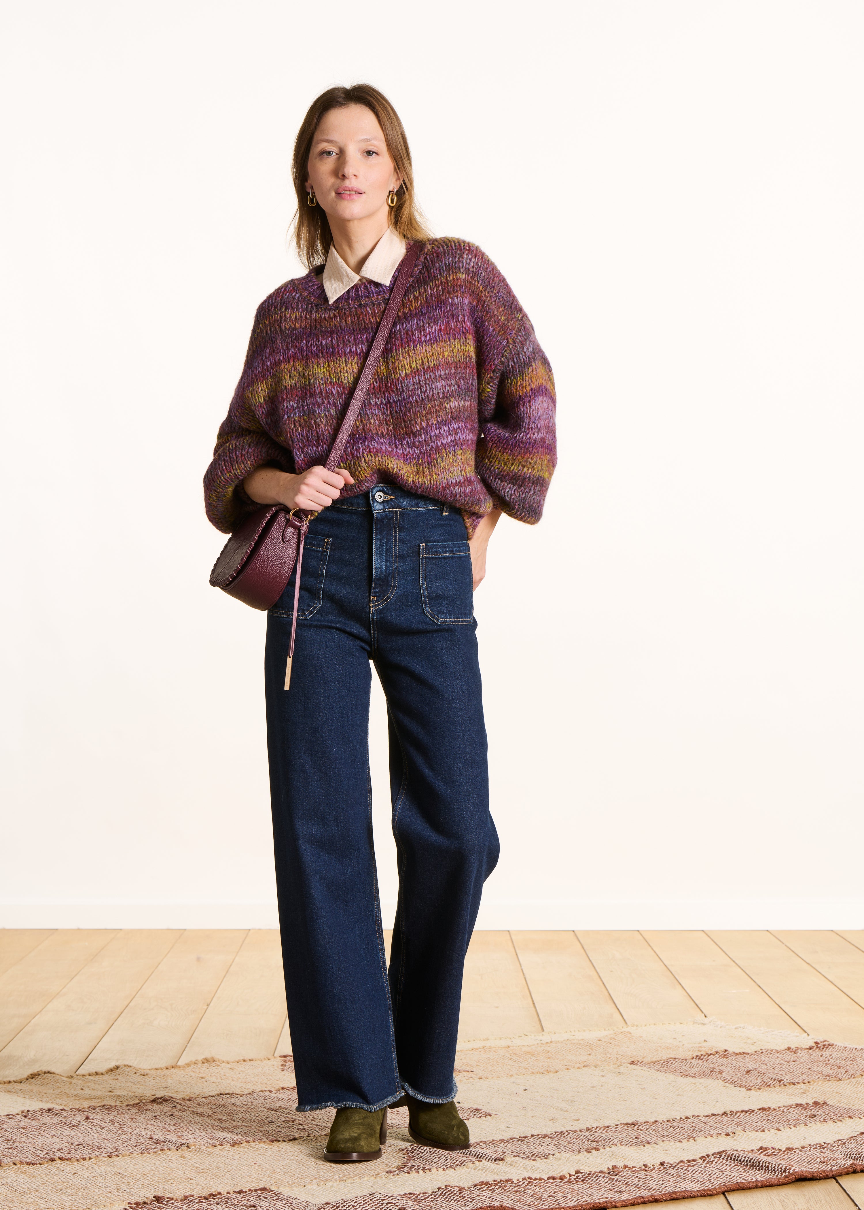 Plum knit sweater with print, long sleeves, round neckline