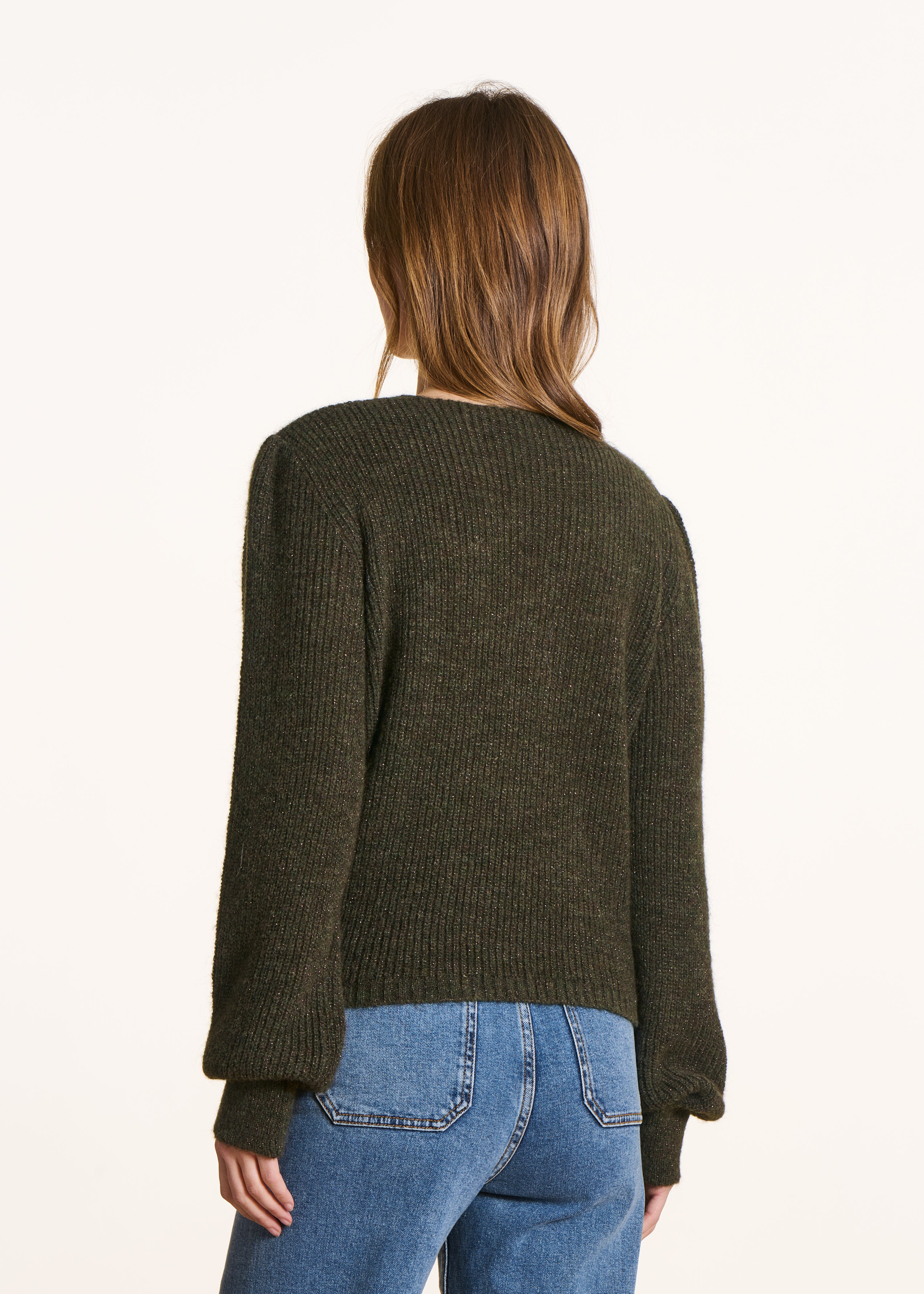 Short khaki sweater in shimmering knit with long sleeves and V-neck
