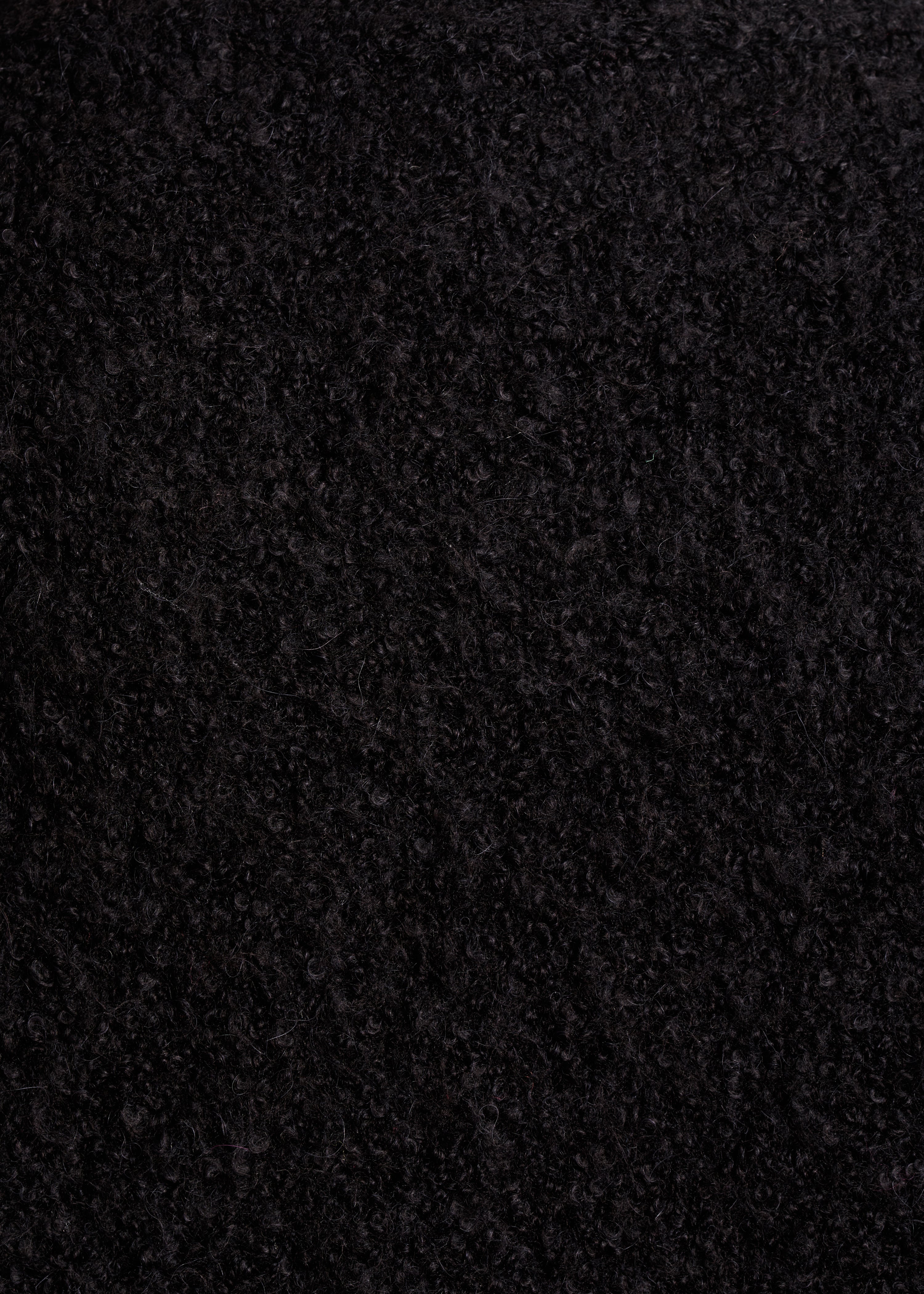 Pull noir en maille bouclette boutons bijoux