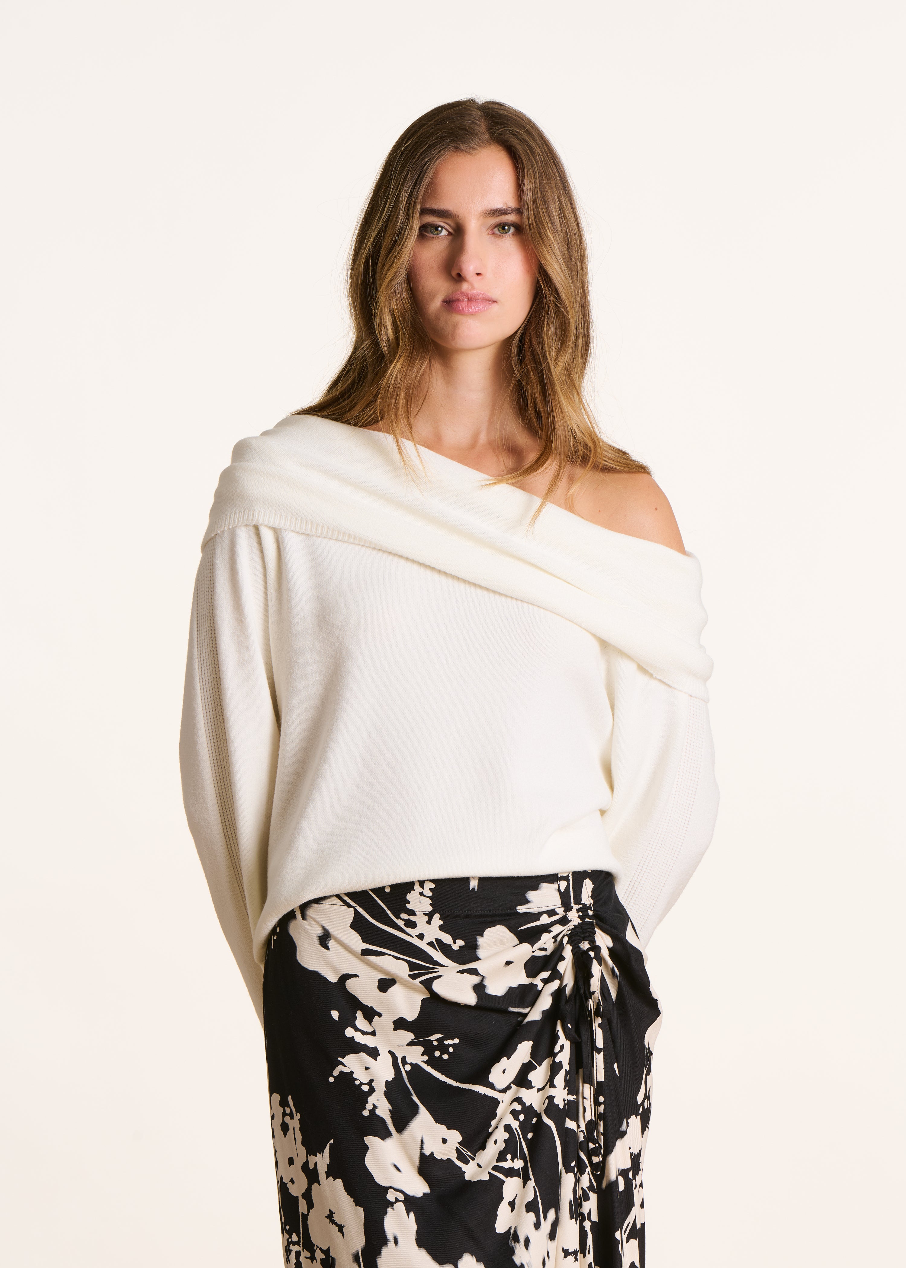 Pull écru en maille manches longues