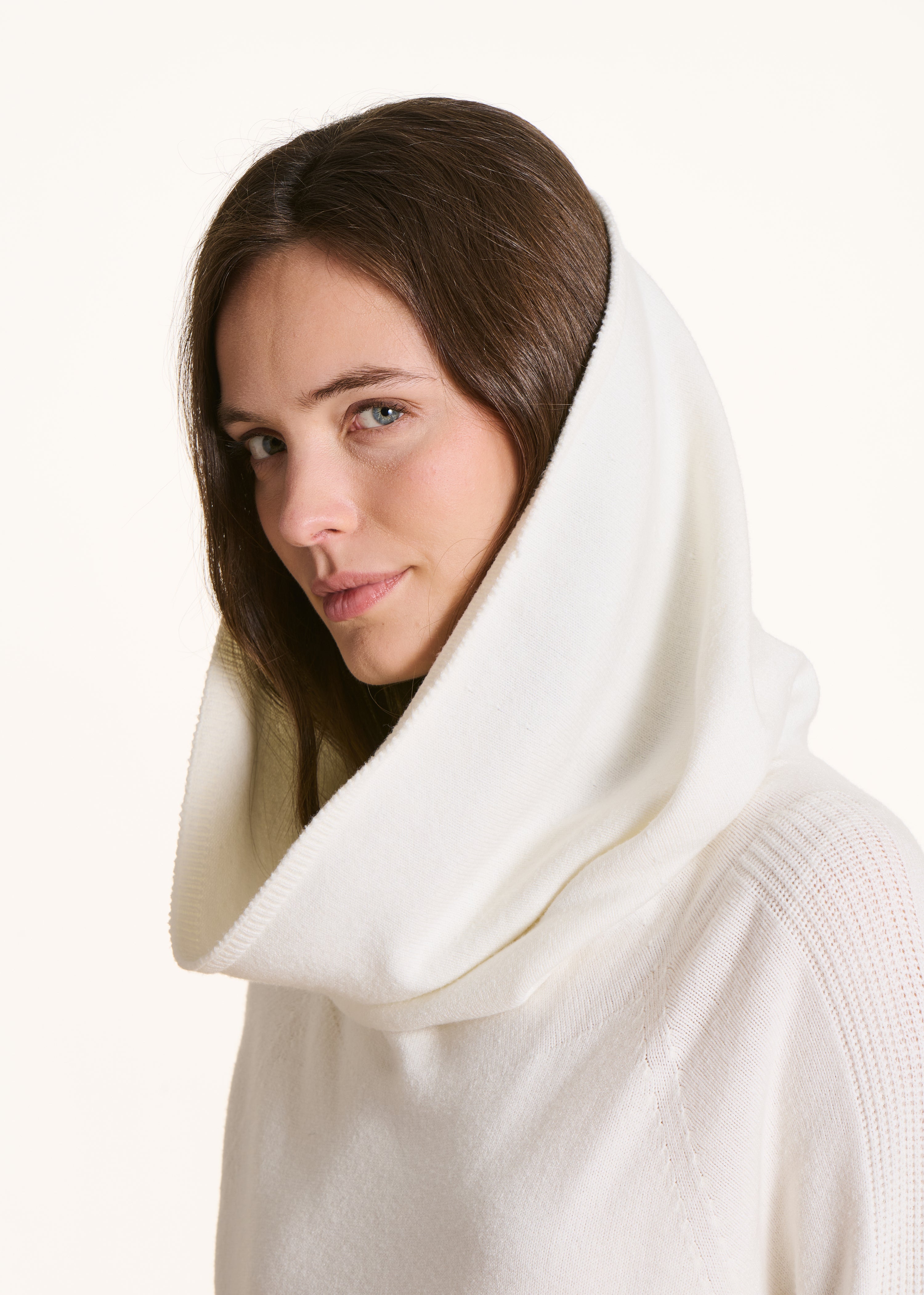 Pull écru aus Strick mit langen Ärmeln