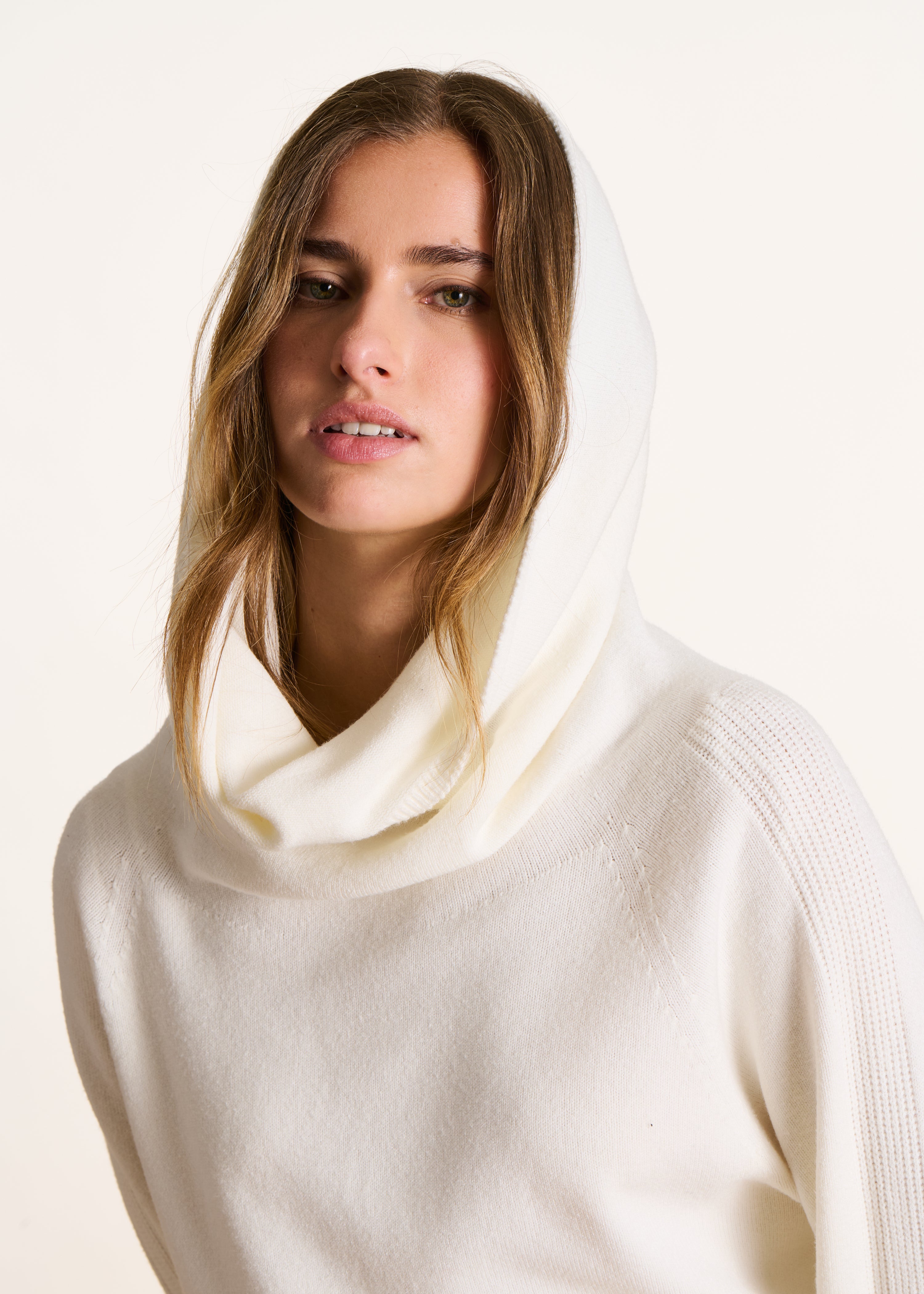 Pull écru en maille manches longues