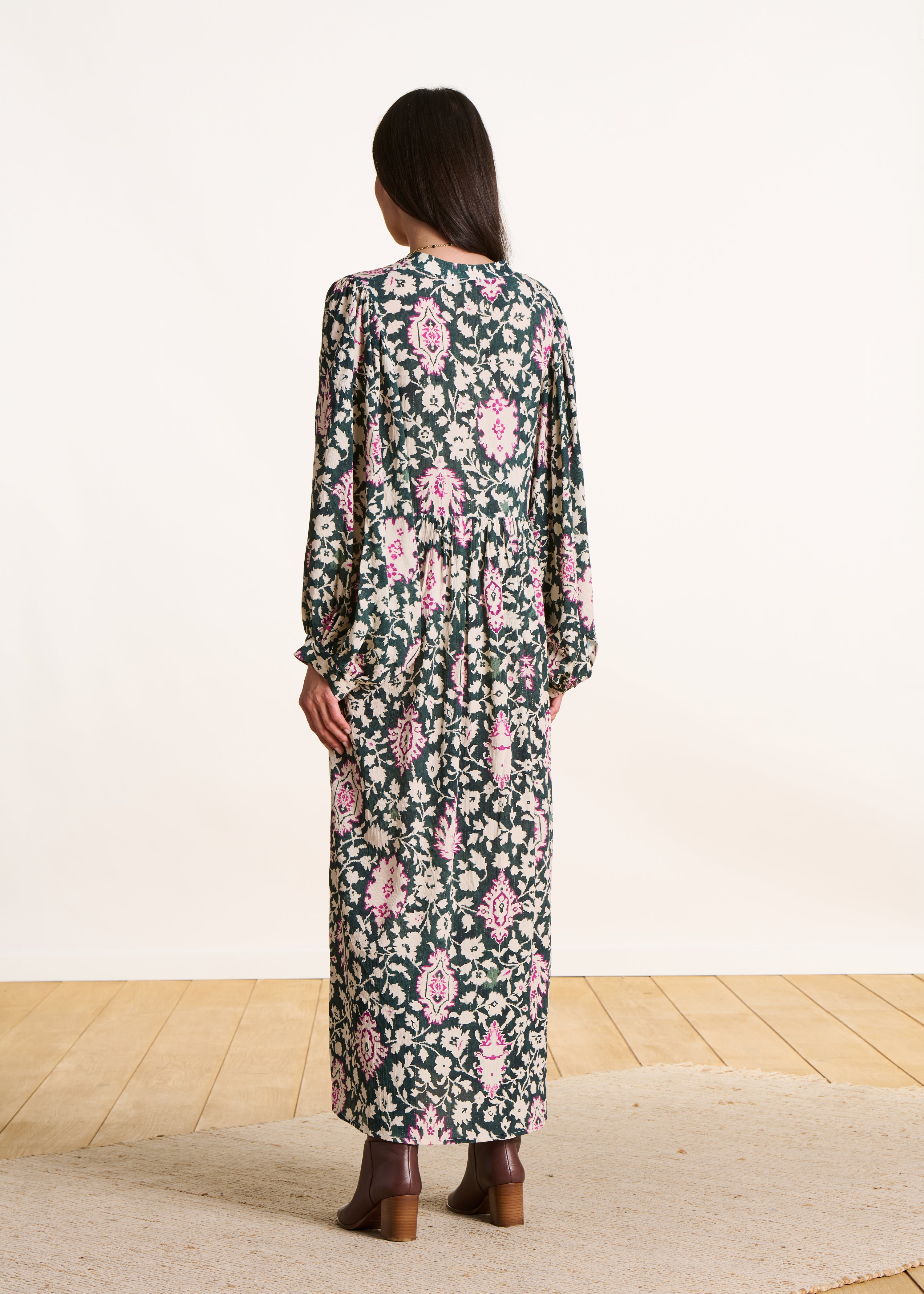 Robe longue vert foncé imprimée à manches longues bouffantes