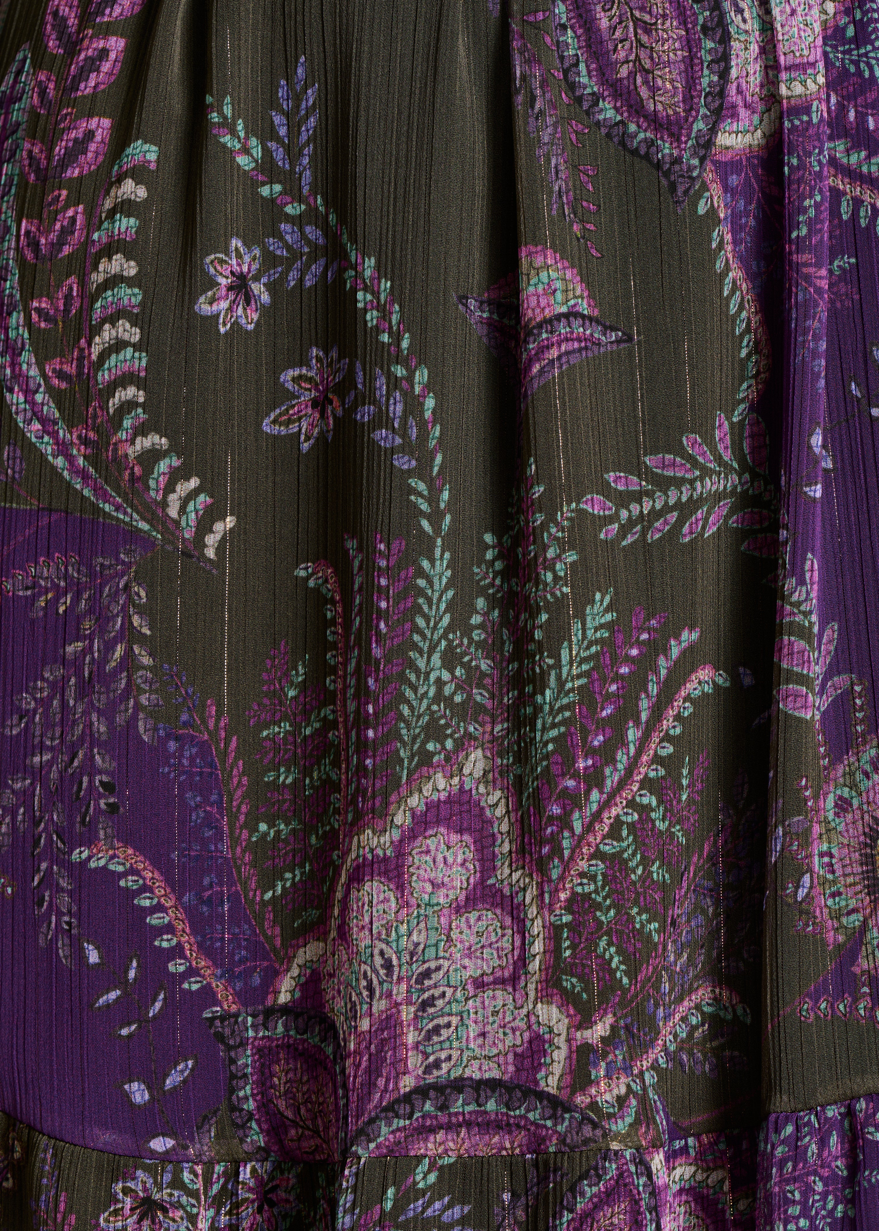 Long fitted dress with V-neck in purple and green with ruffle and print