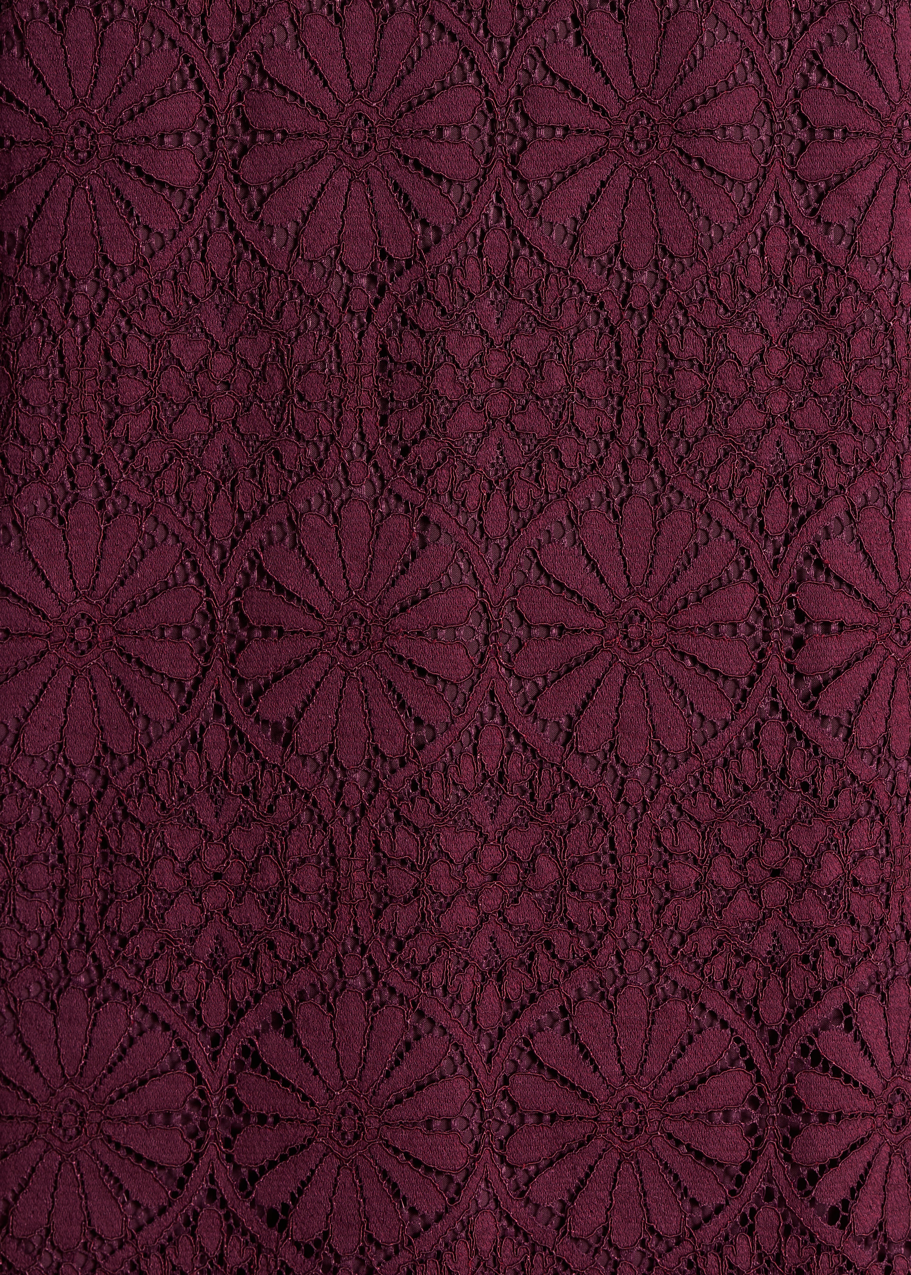 Robe courte bordeaux en dentelle manches longues