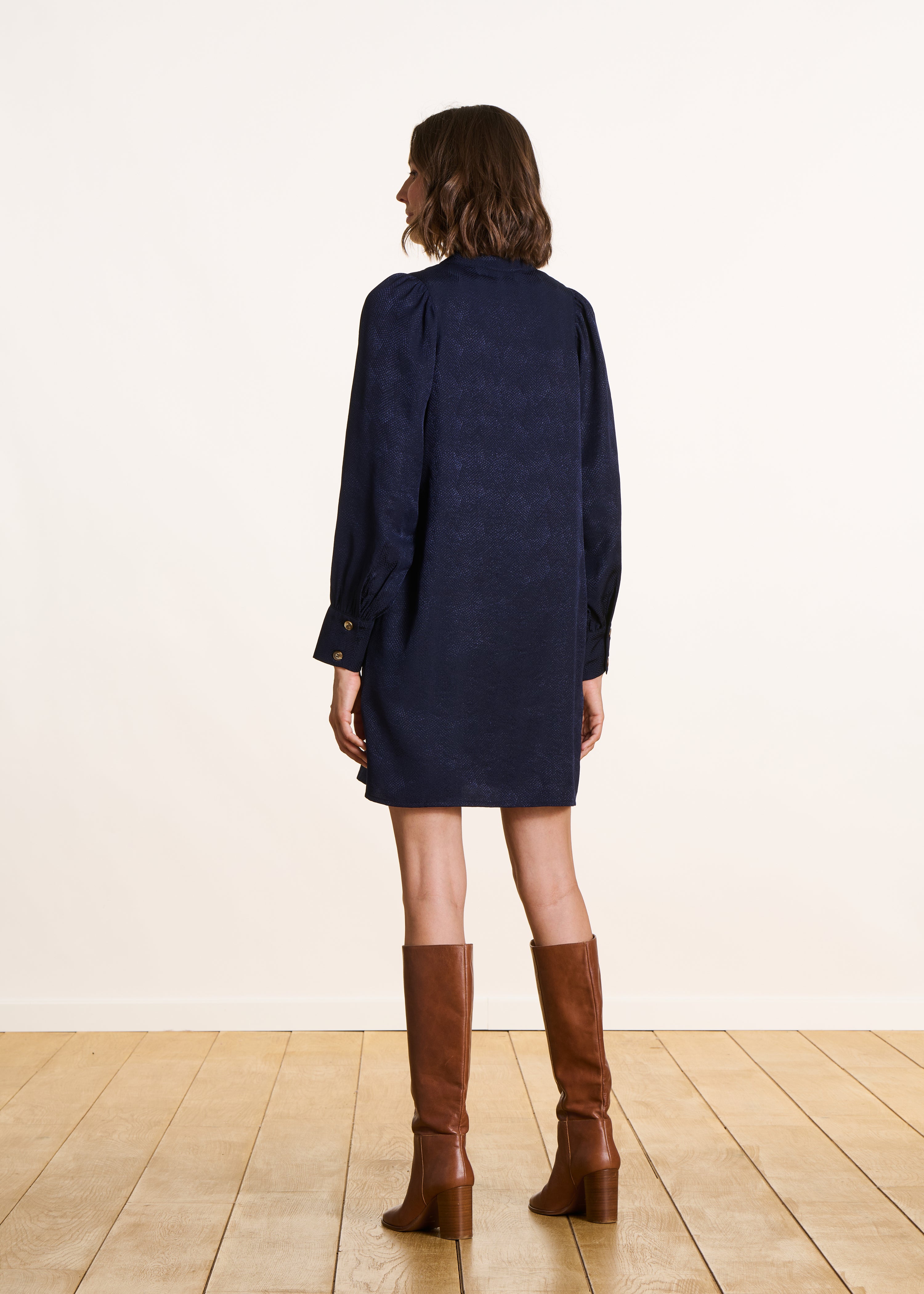 Short fluid navy blue dress with long sleeves - La Fe Maraboute Short fluid navy blue dress with long sleeves - La Fe Maraboute