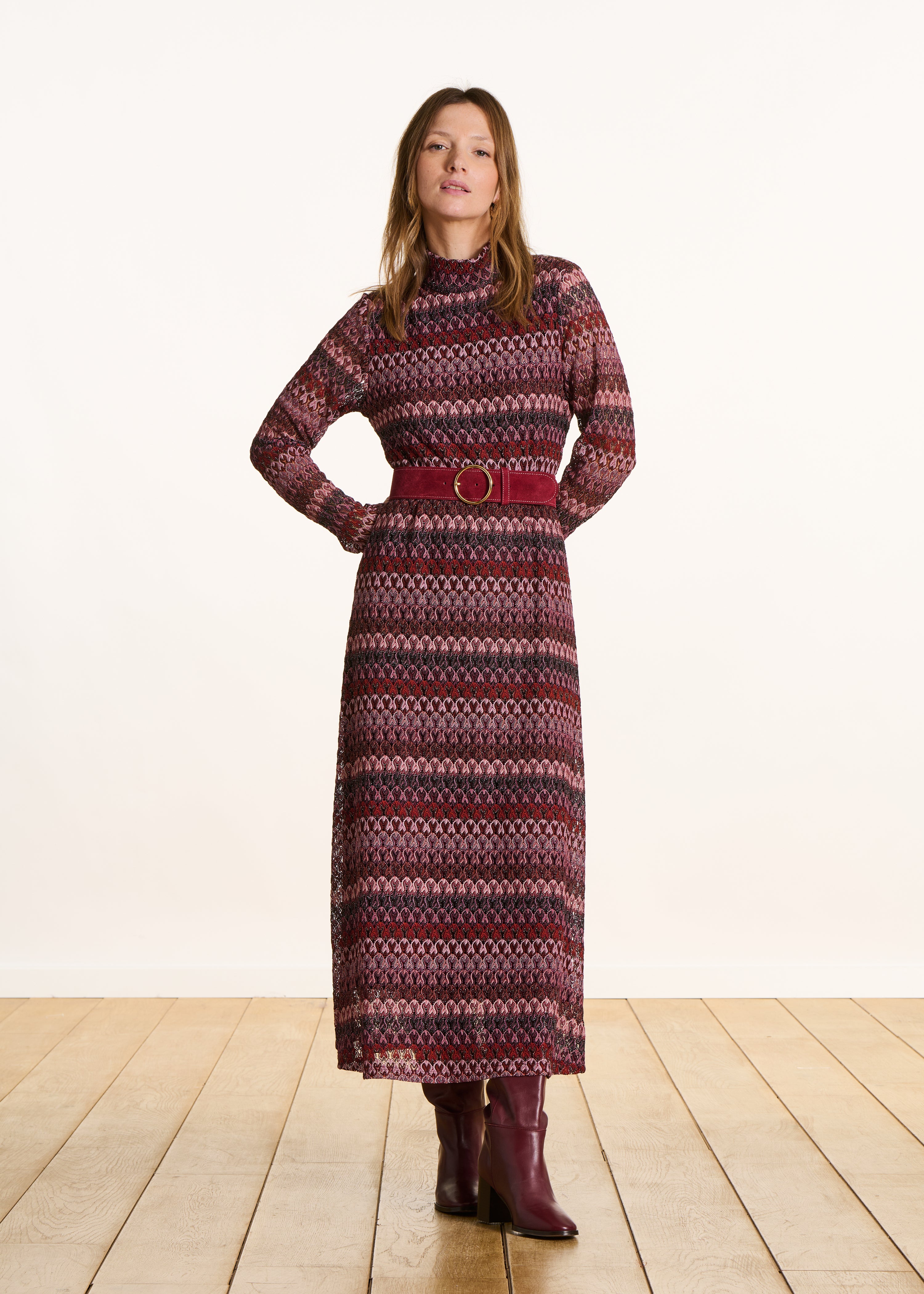 Robe longue rouge en crochet manches longues