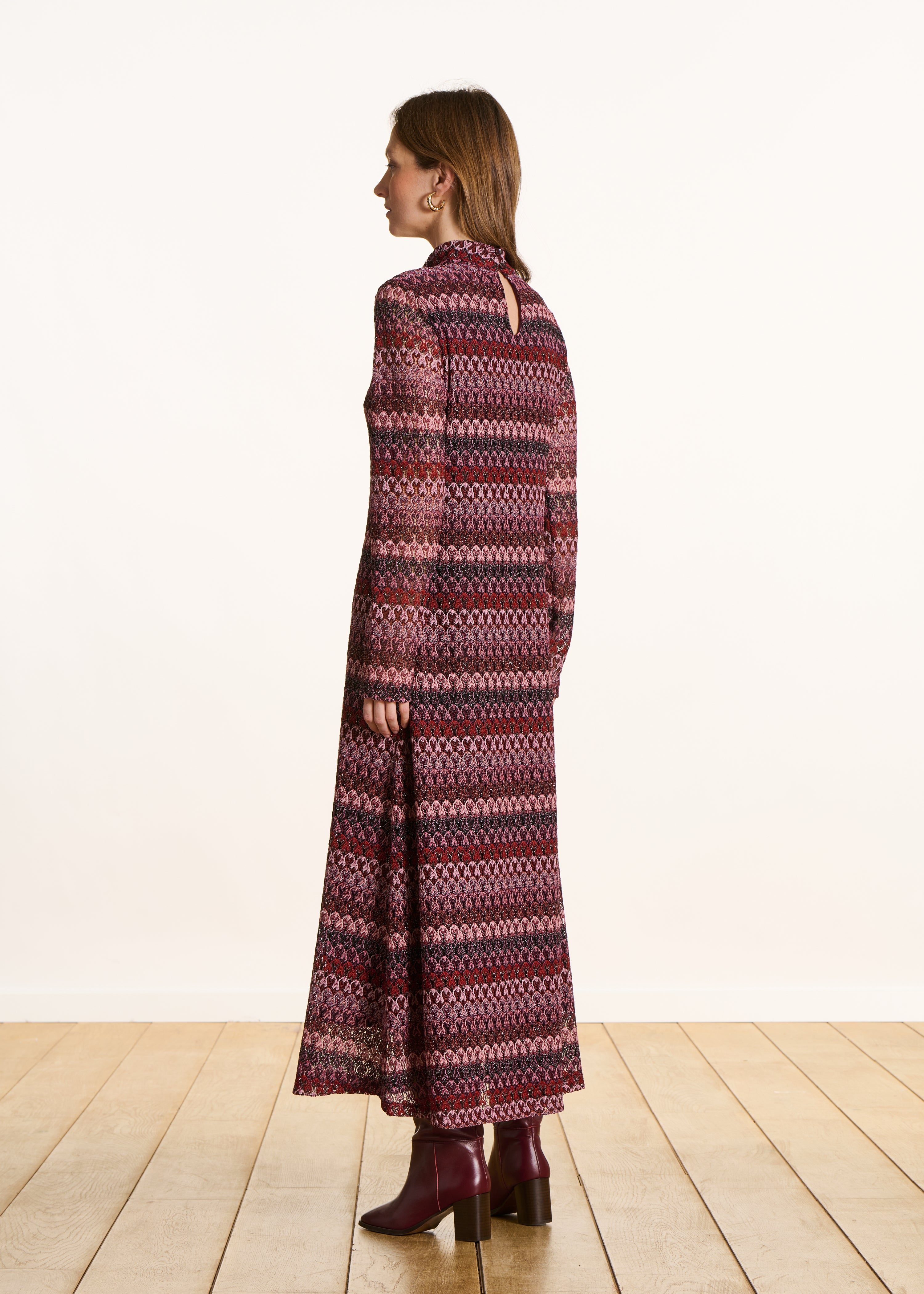 Robe longue rouge en crochet manches longues