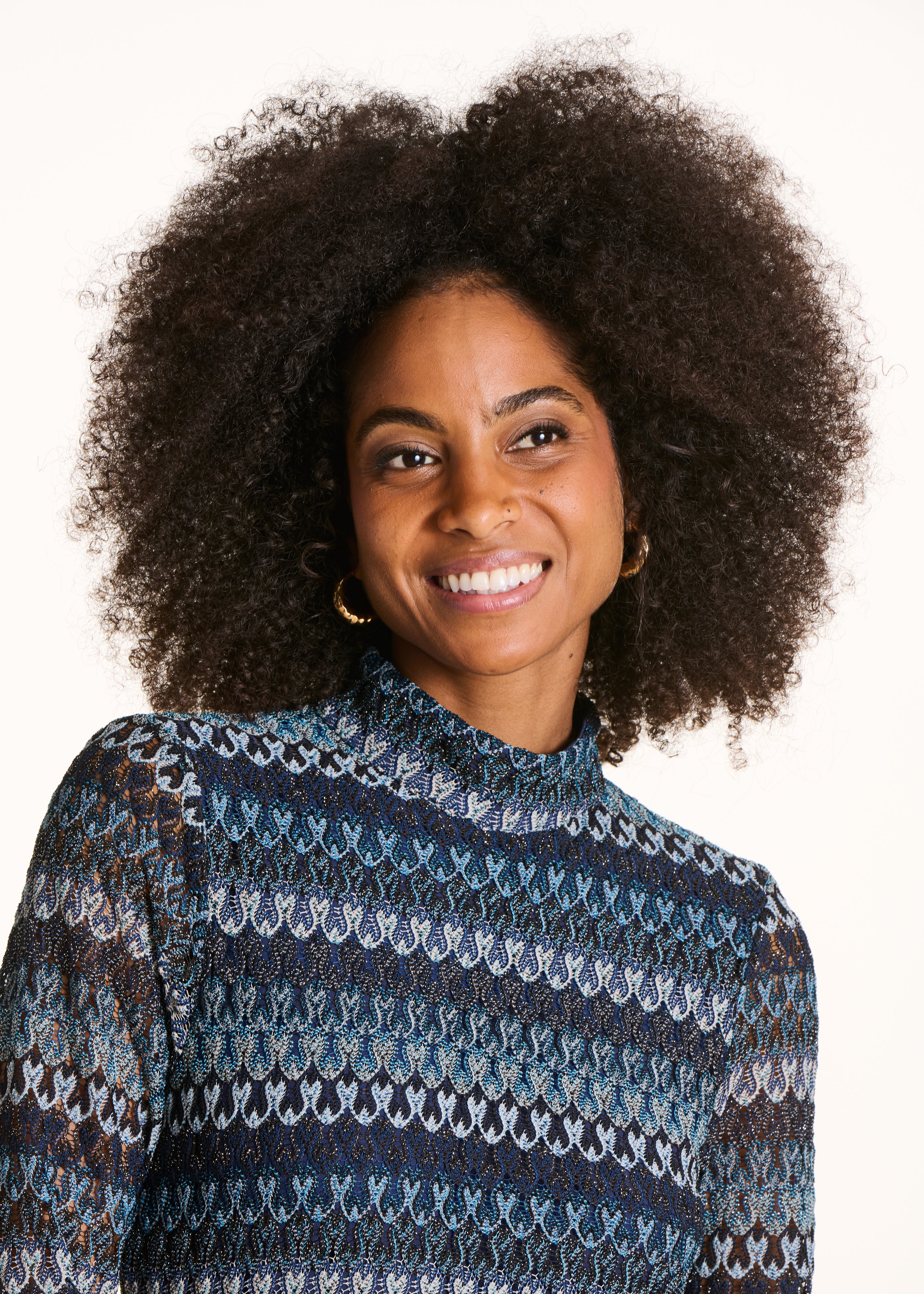 Lange Häkelkleid in Petrolblau mit langen Ärmeln