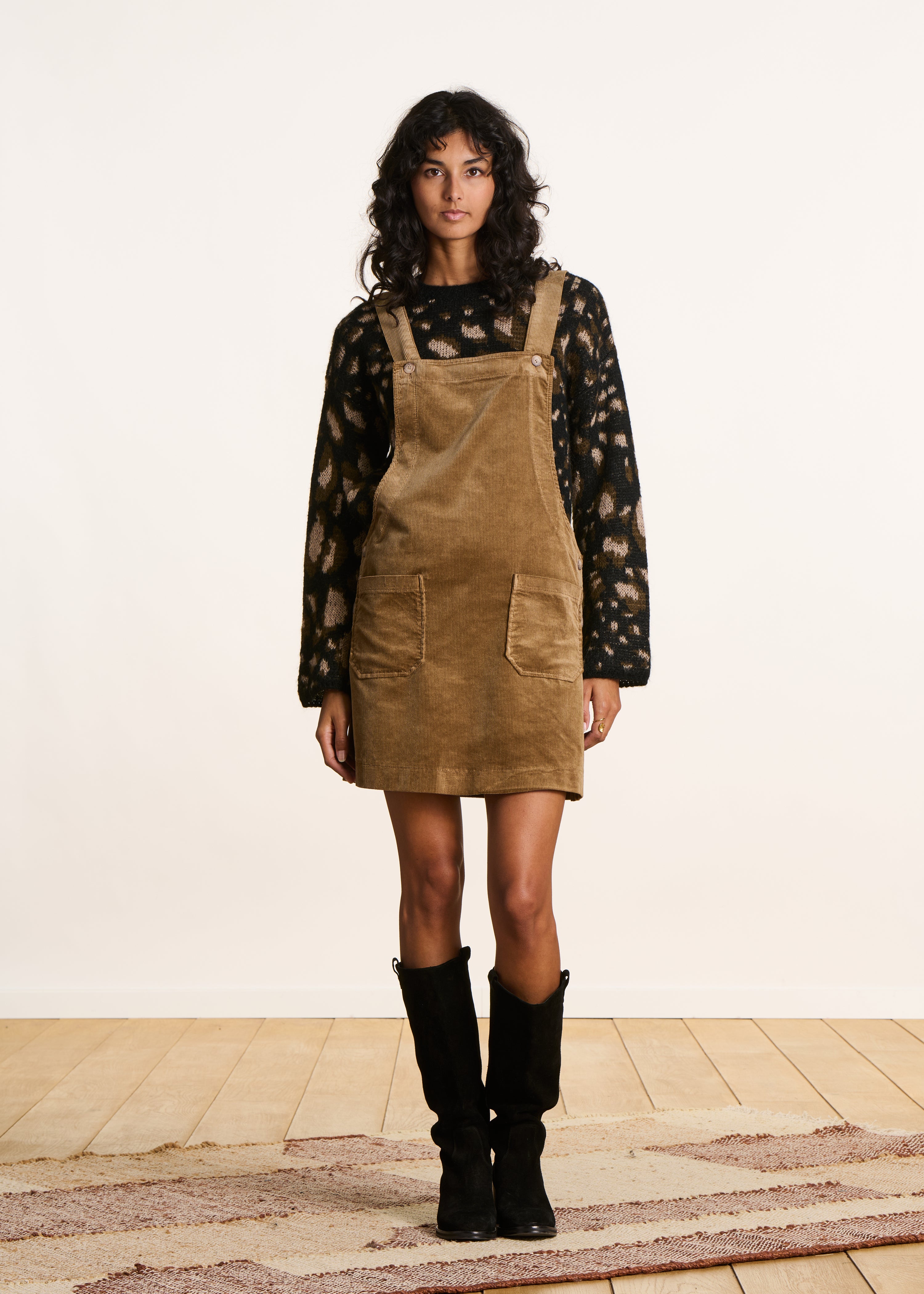 Robe courte chasuble marron en velours