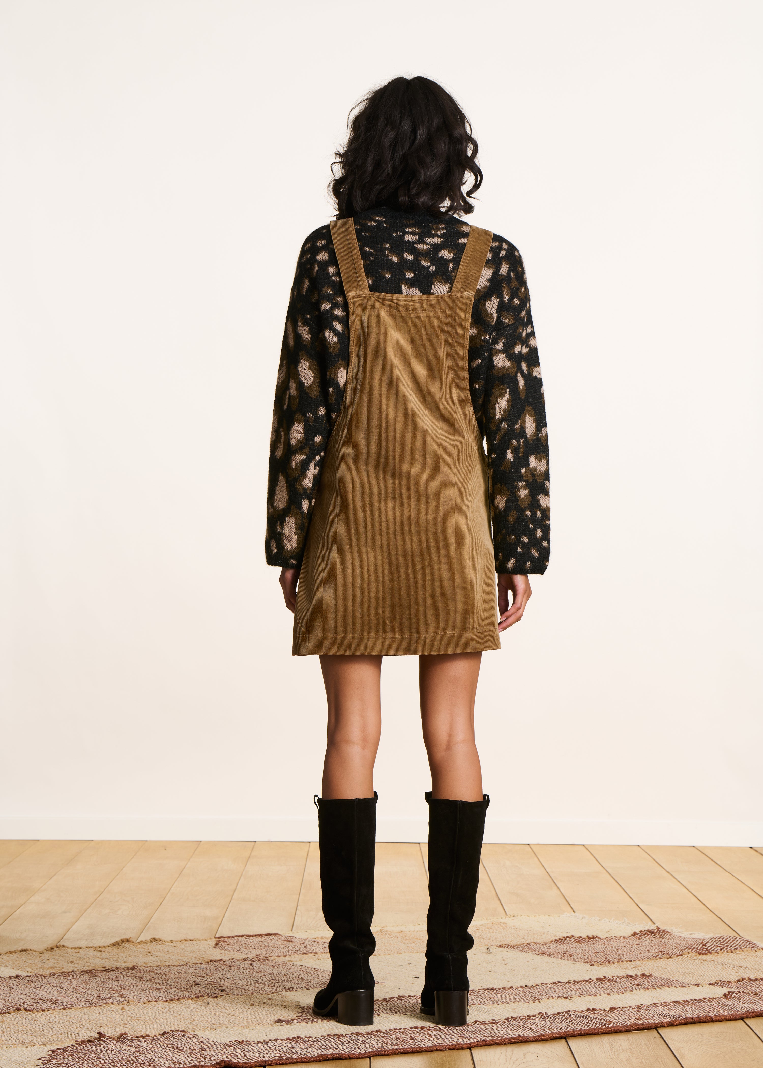 Robe courte chasuble marron en velours