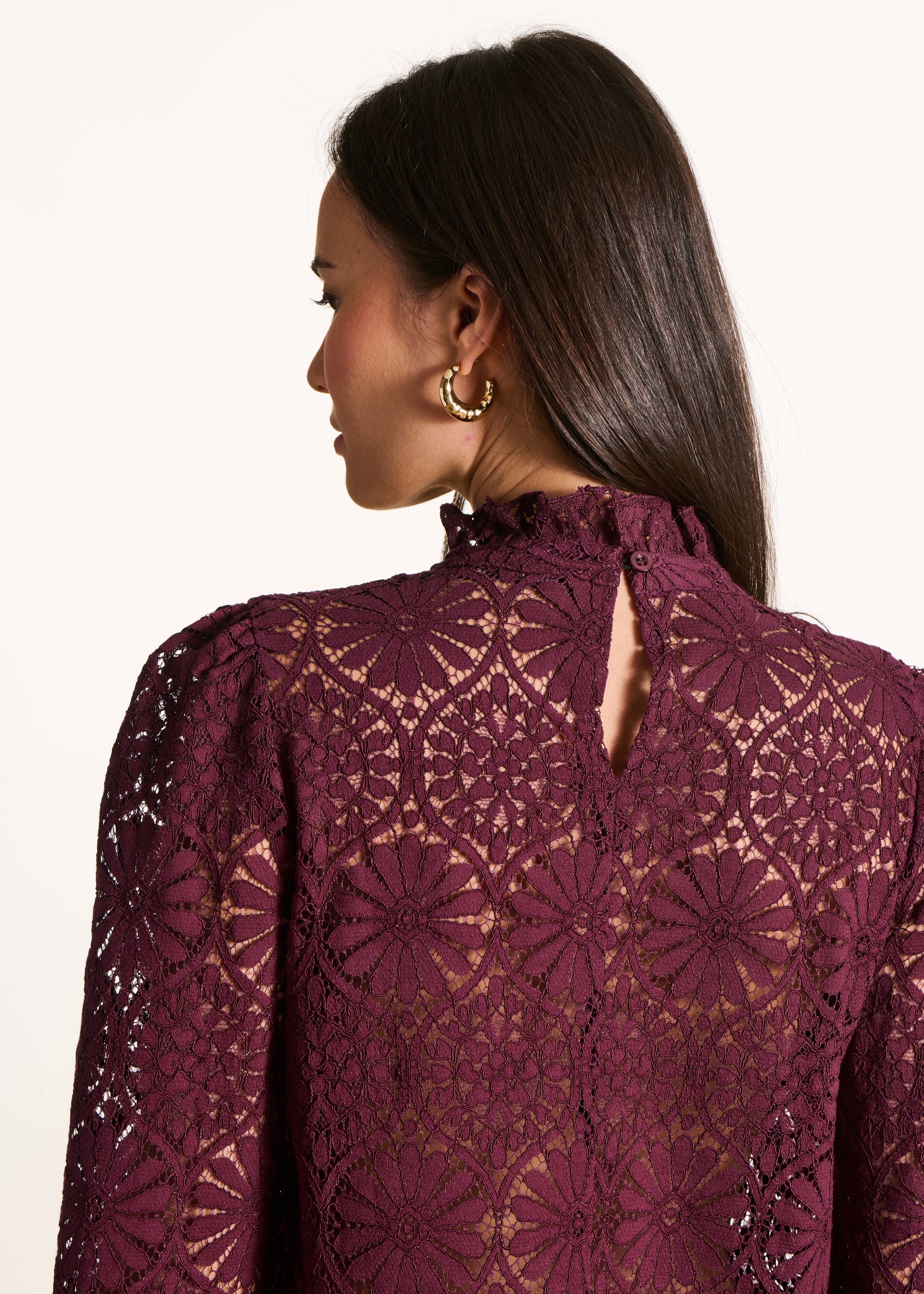 Bordeauxfarbenes Spitzen-Top mit langen Ärmeln