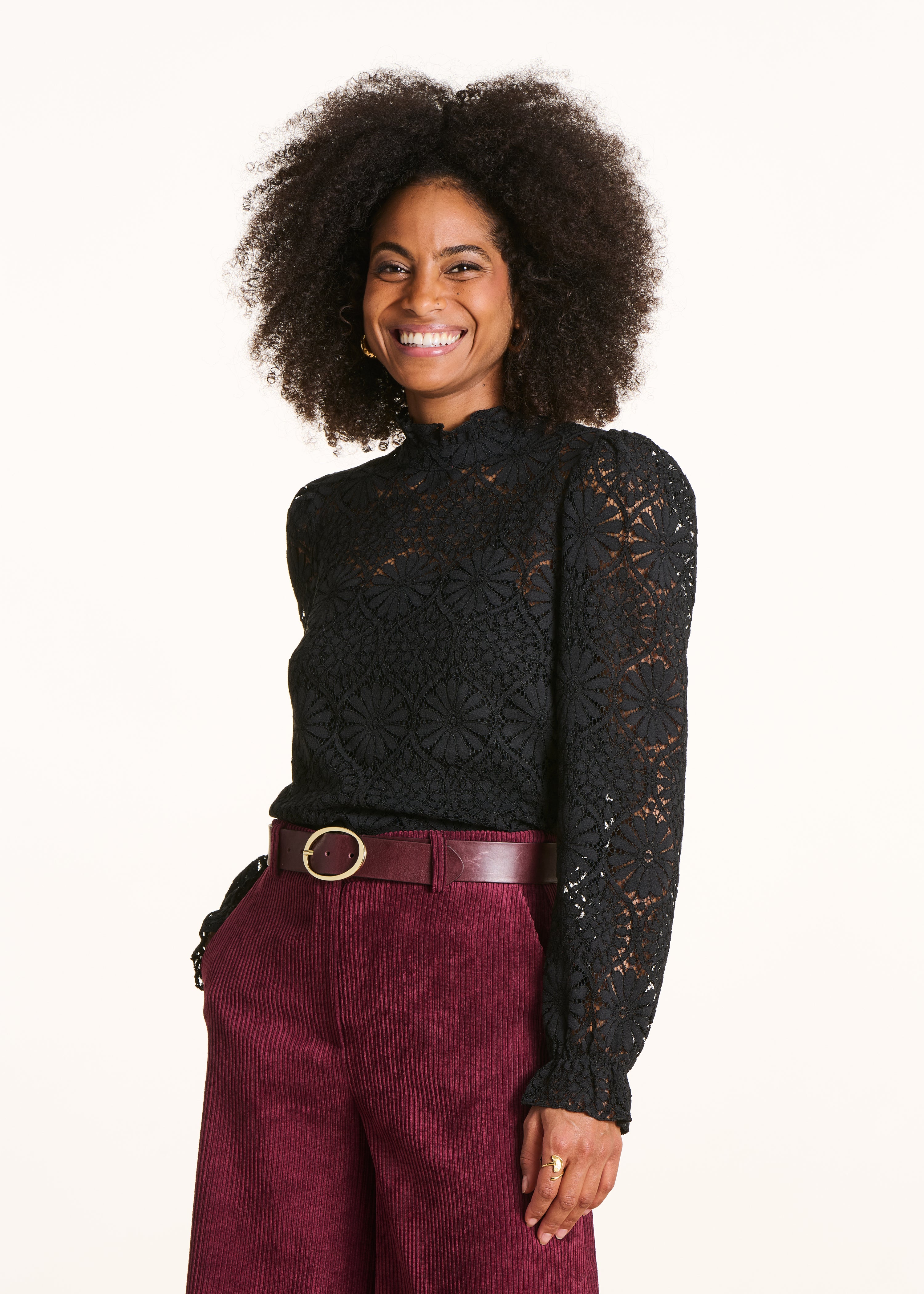 Top noir en dentelle manches longues