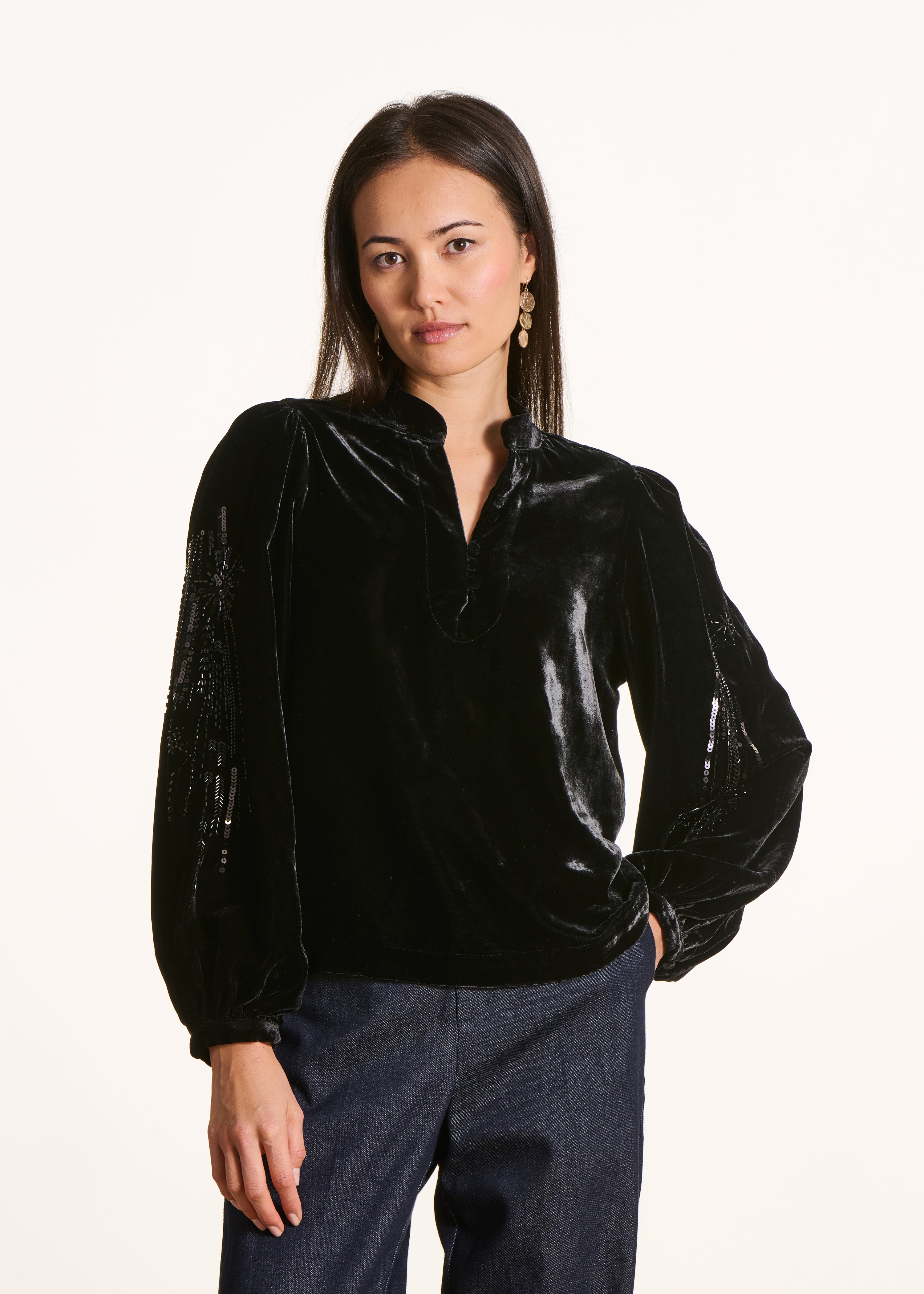 Top noir en velours manches longues avec sequins