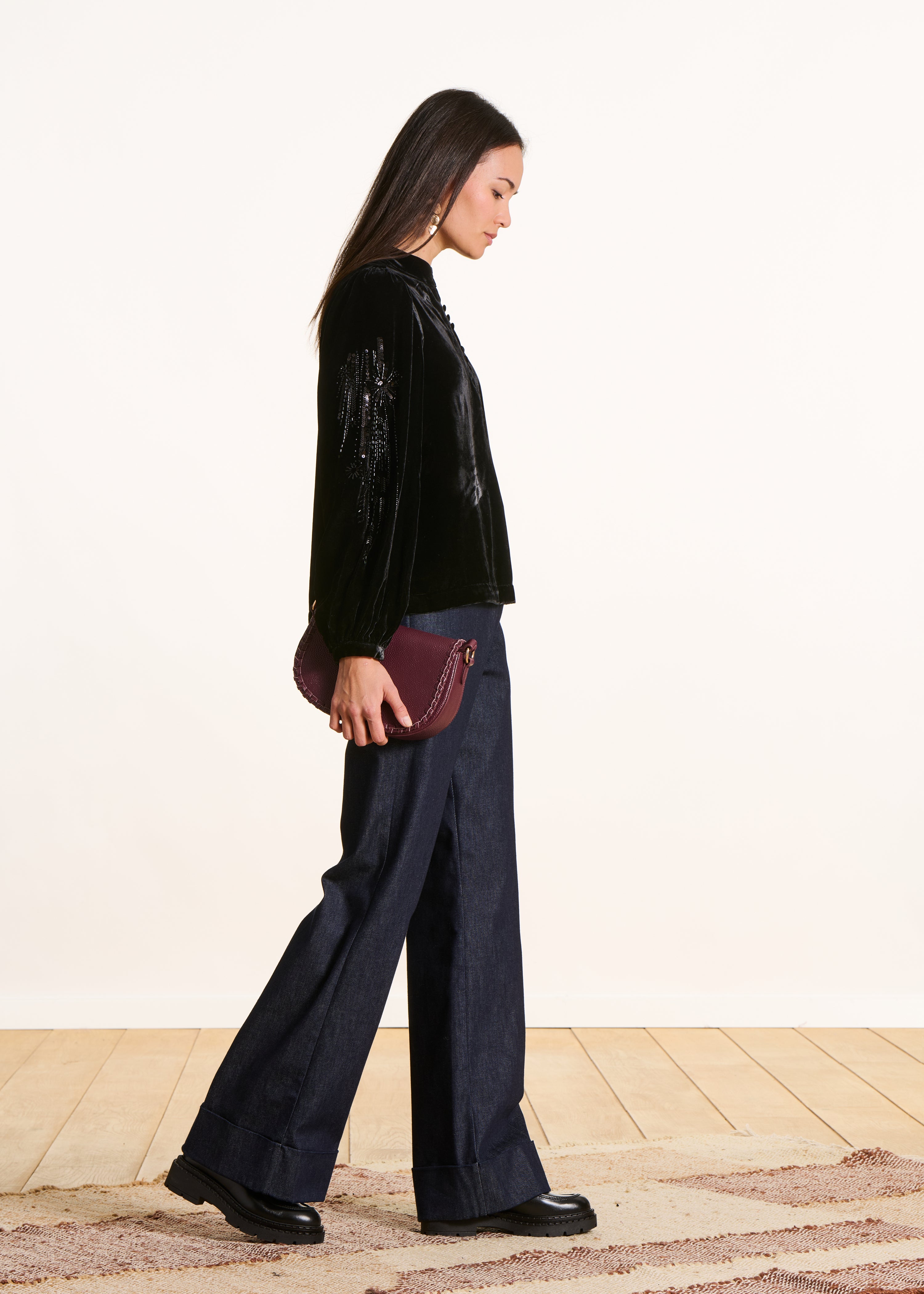 Top noir en velours manches longues avec sequins