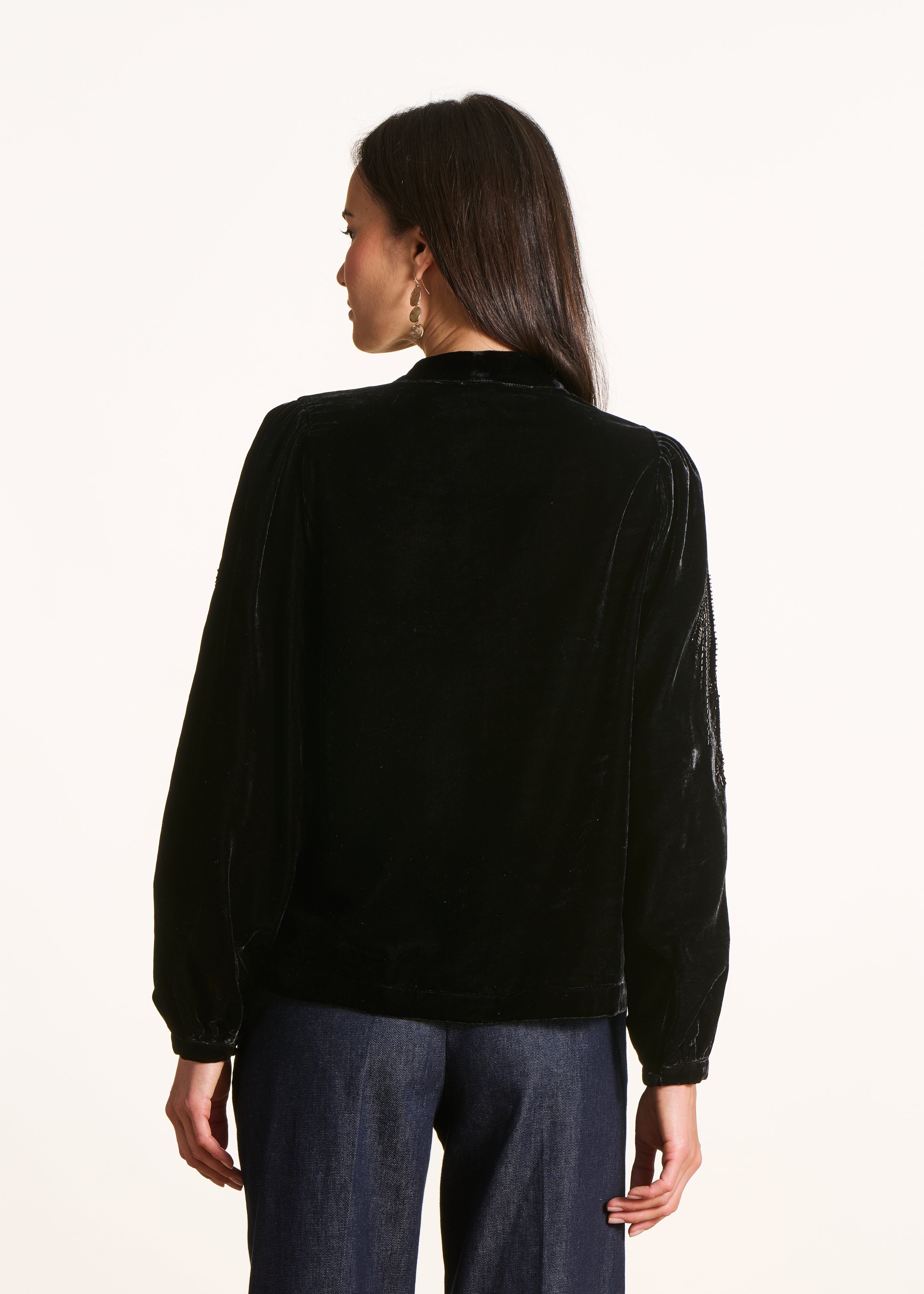 Top noir en velours manches longues avec sequins