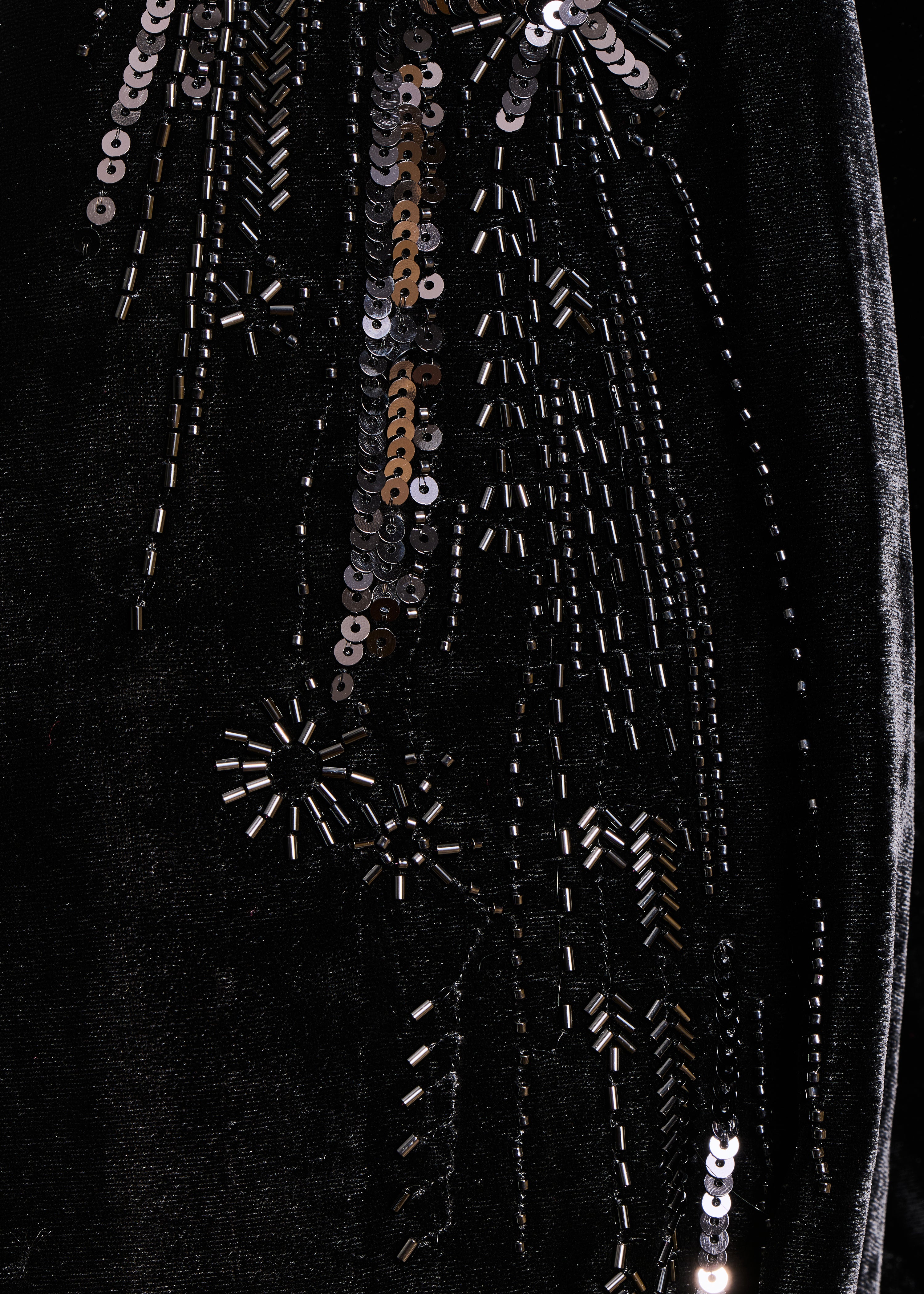 Top noir en velours manches longues avec sequins