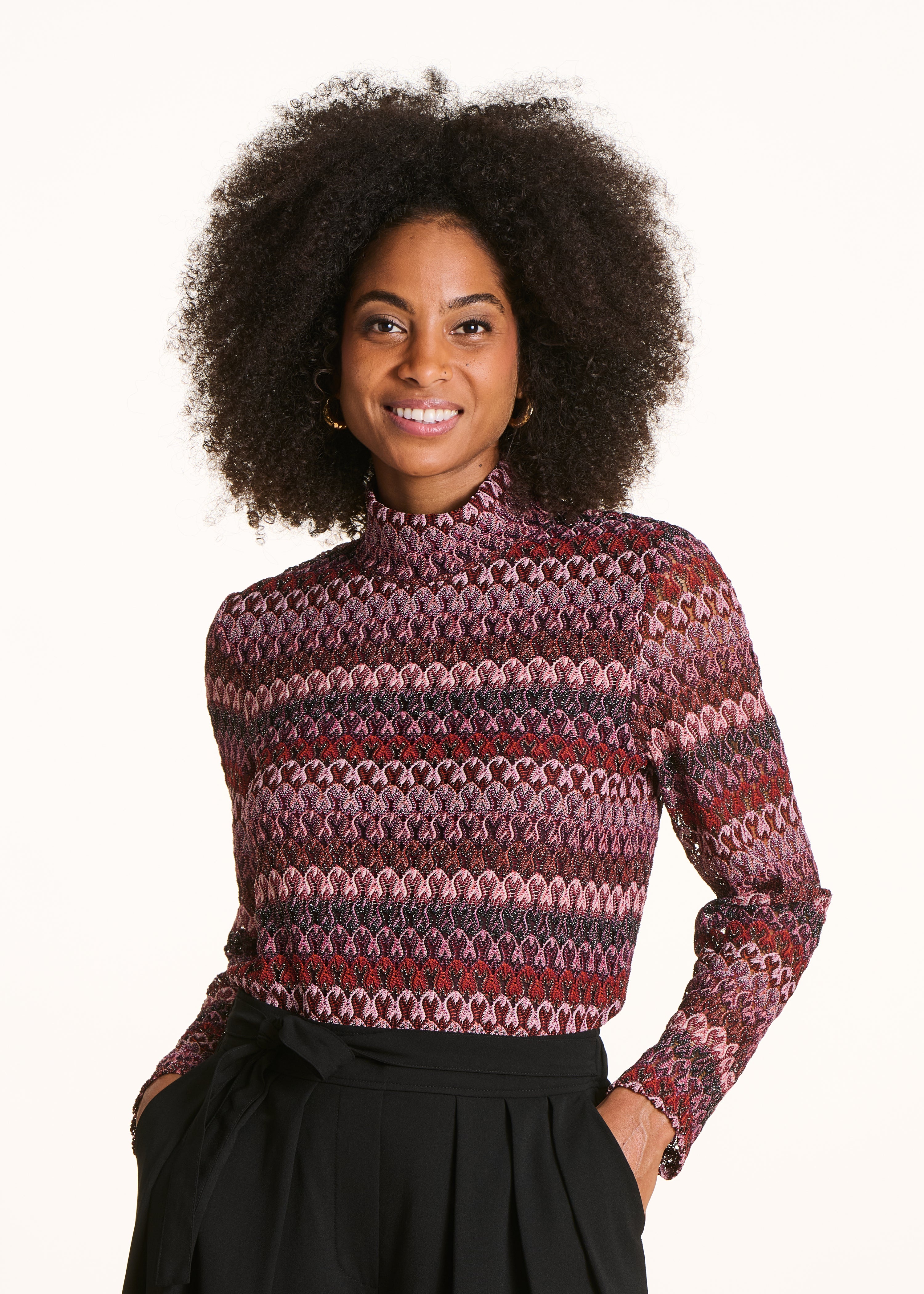 Rotes T-Shirt aus Häkelstoff mit langen Ärmeln