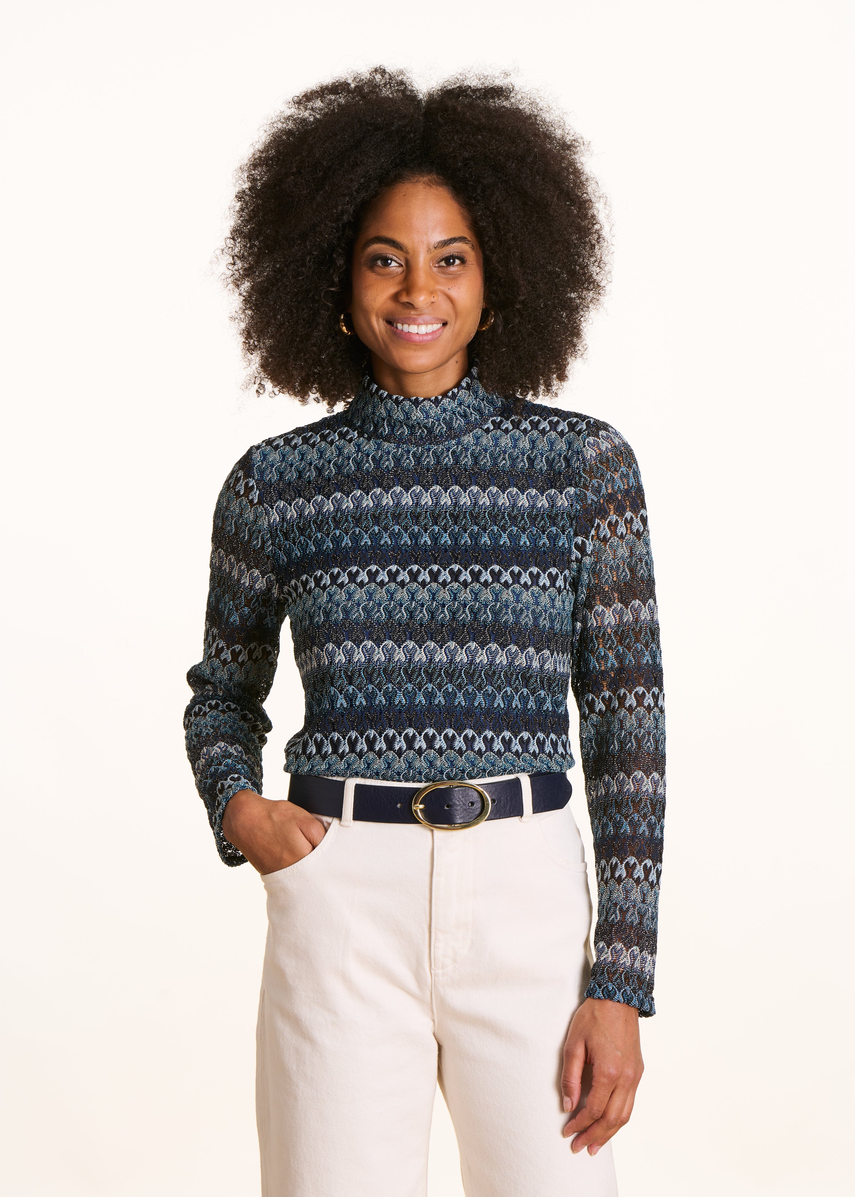 Petrolblaues T-Shirt aus Häkelstoff mit langen Ärmeln