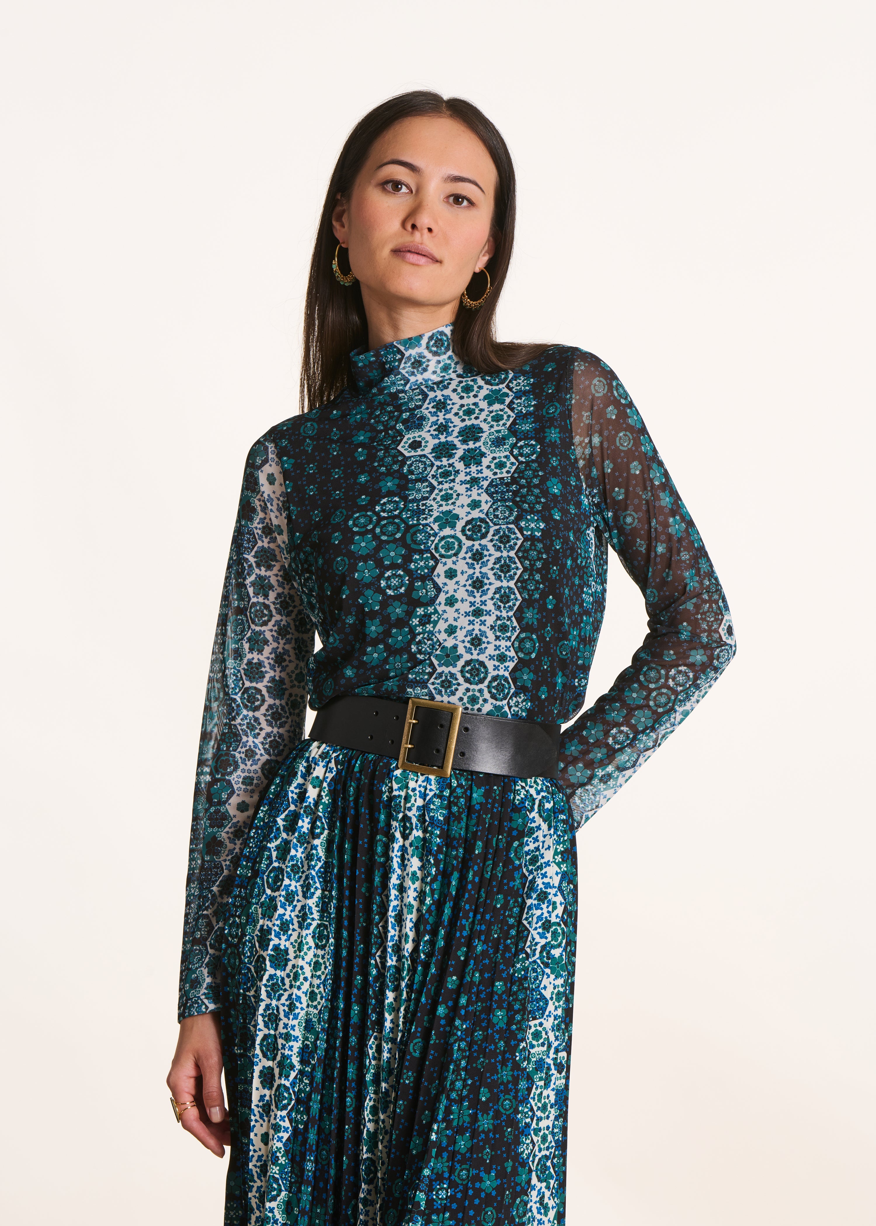 Eng anliegendes T-Shirt in Petrolblau mit Print und langen Ärmeln