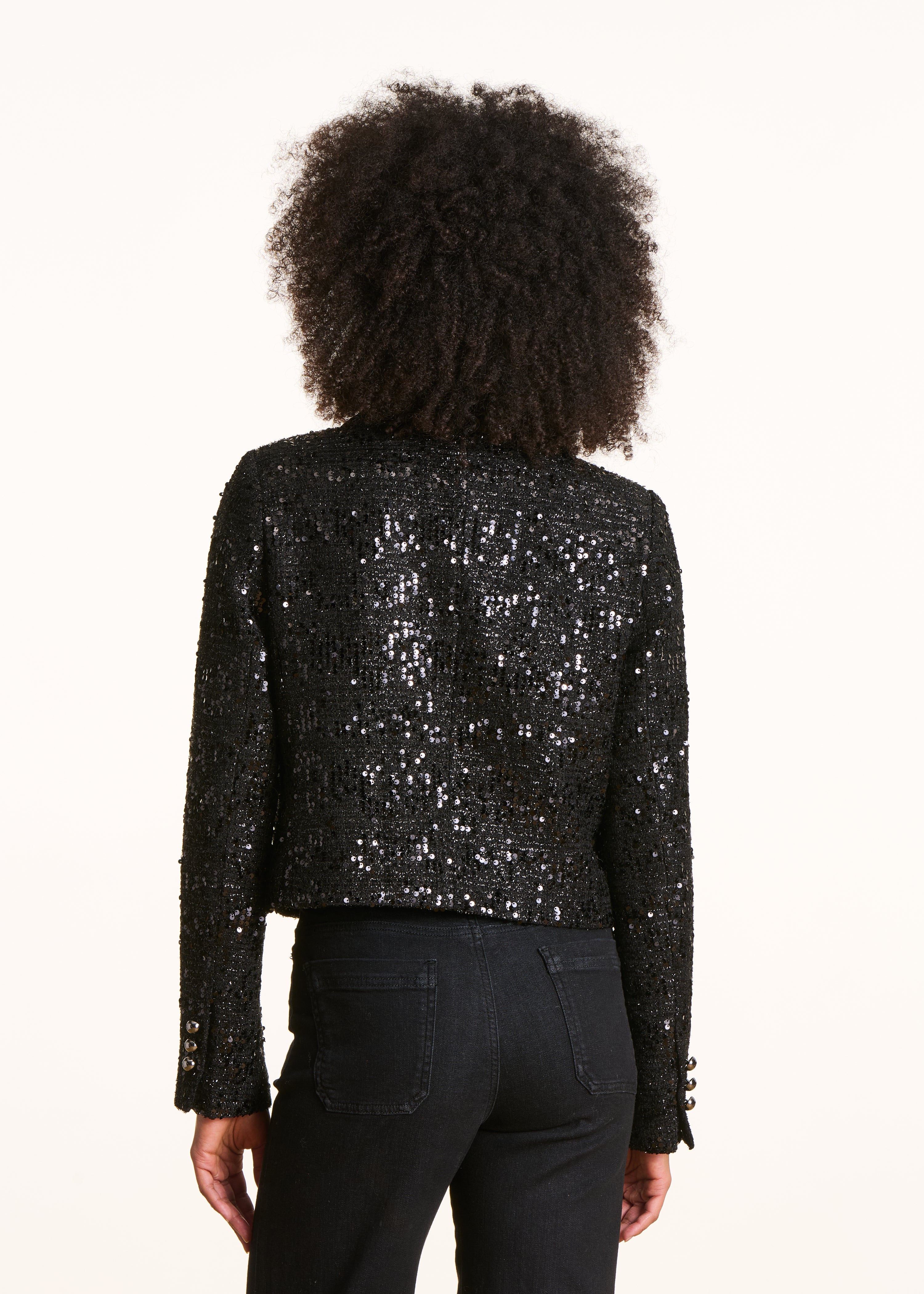 Veste courte noire à sequins