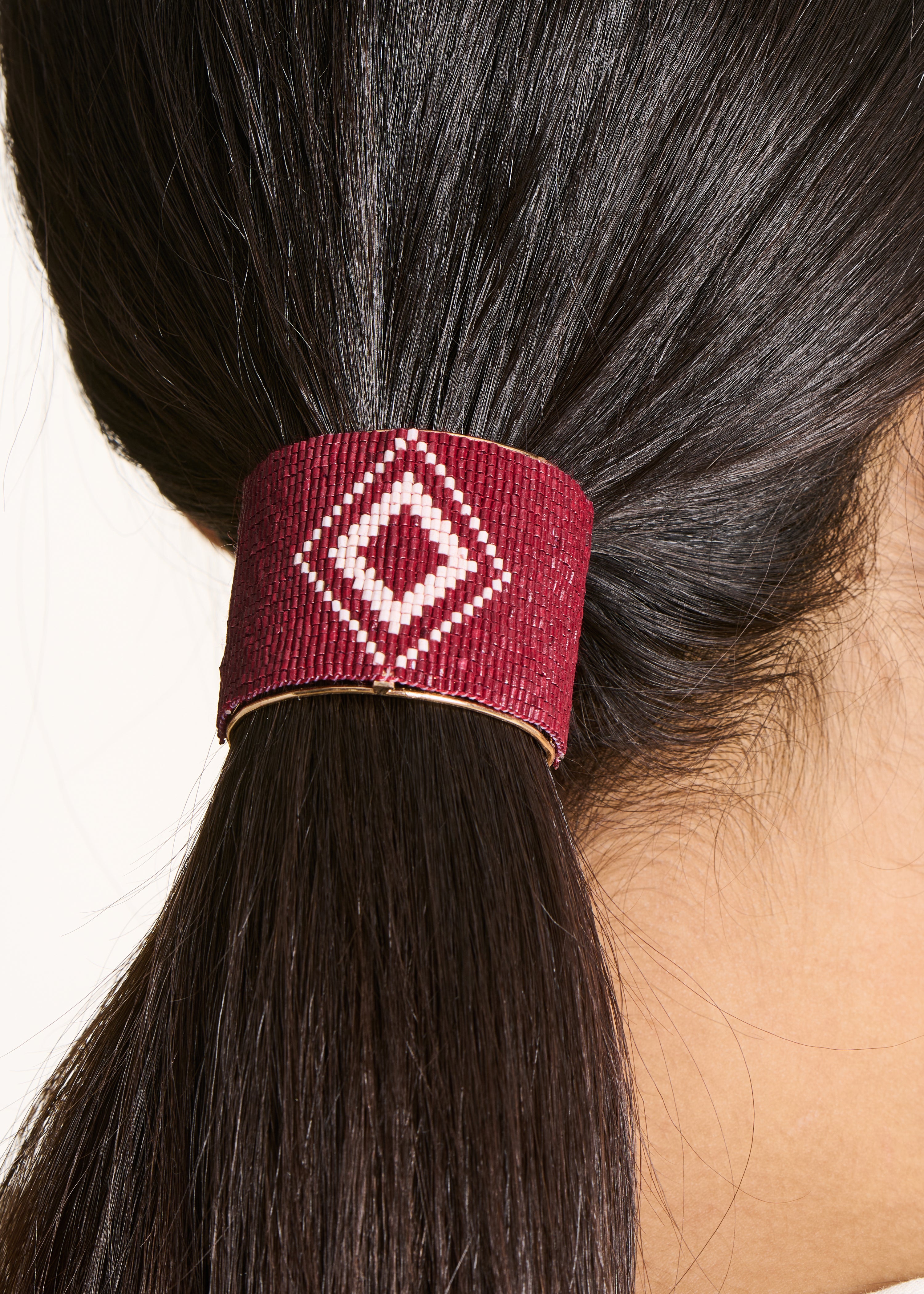 Accessoire cheveux en perles de verre bordeaux