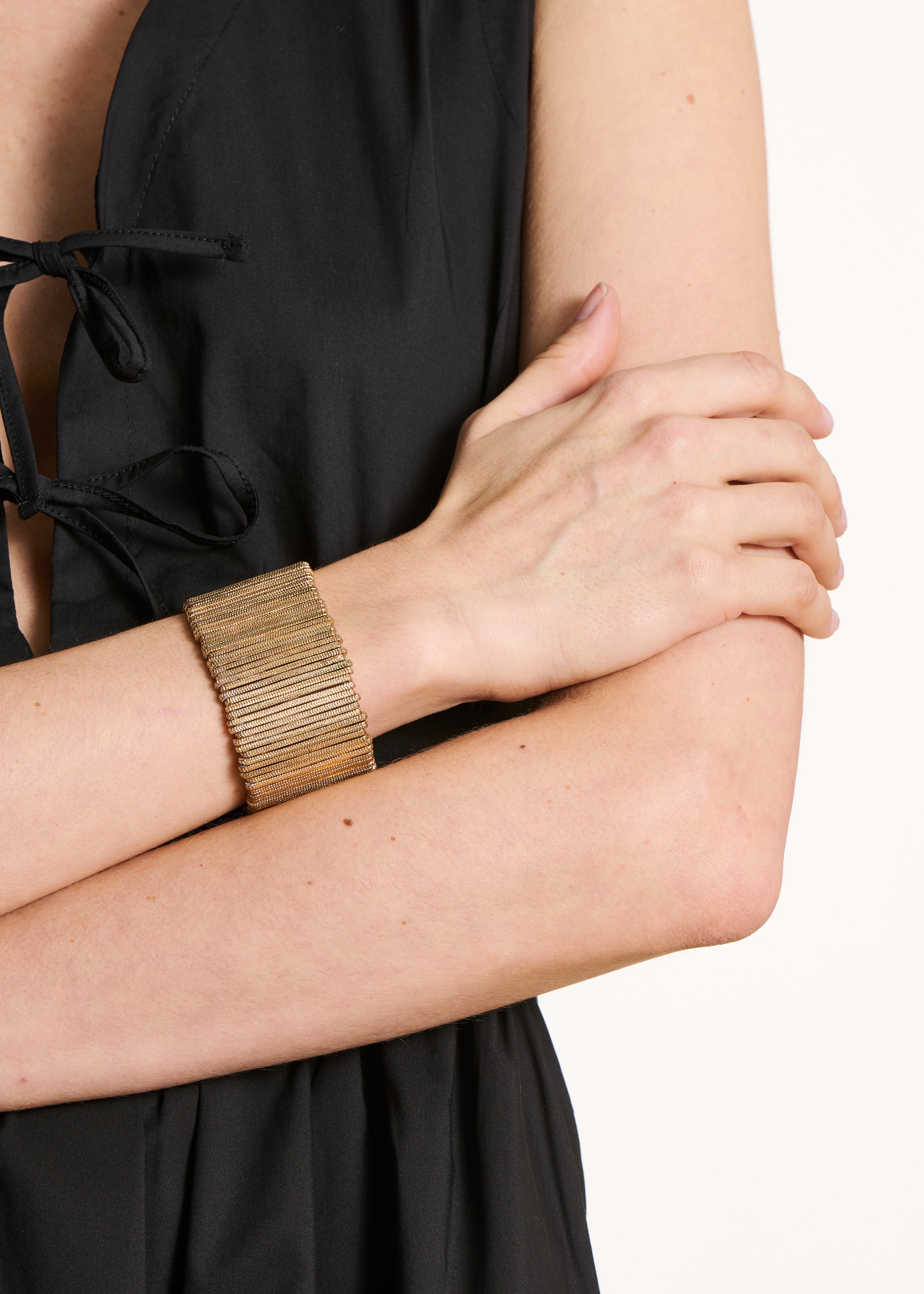 Elastisches goldfarbenes Armband