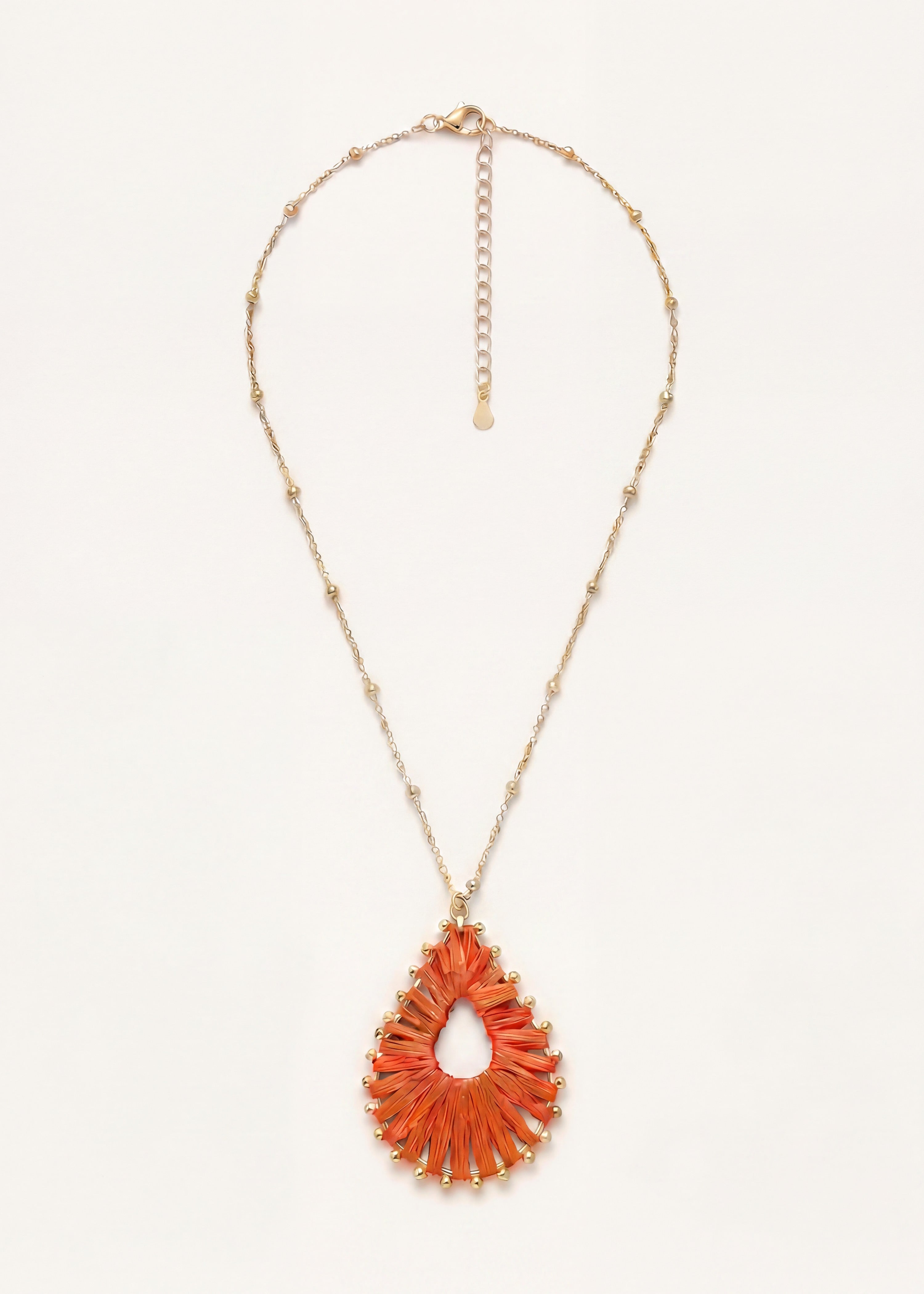 Rode ketting met raffia-effect