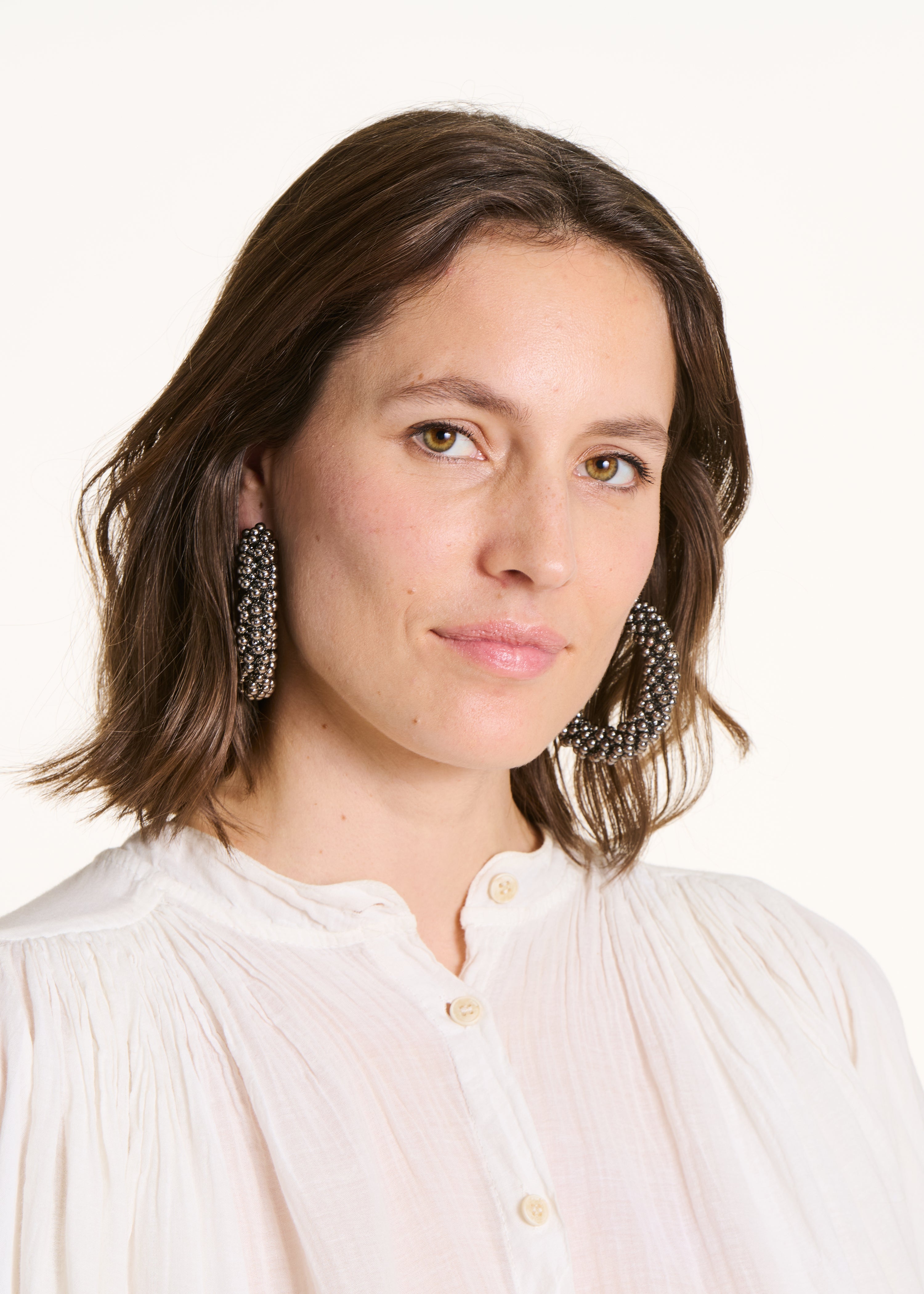 Schwarze Creolen-Ohrringe