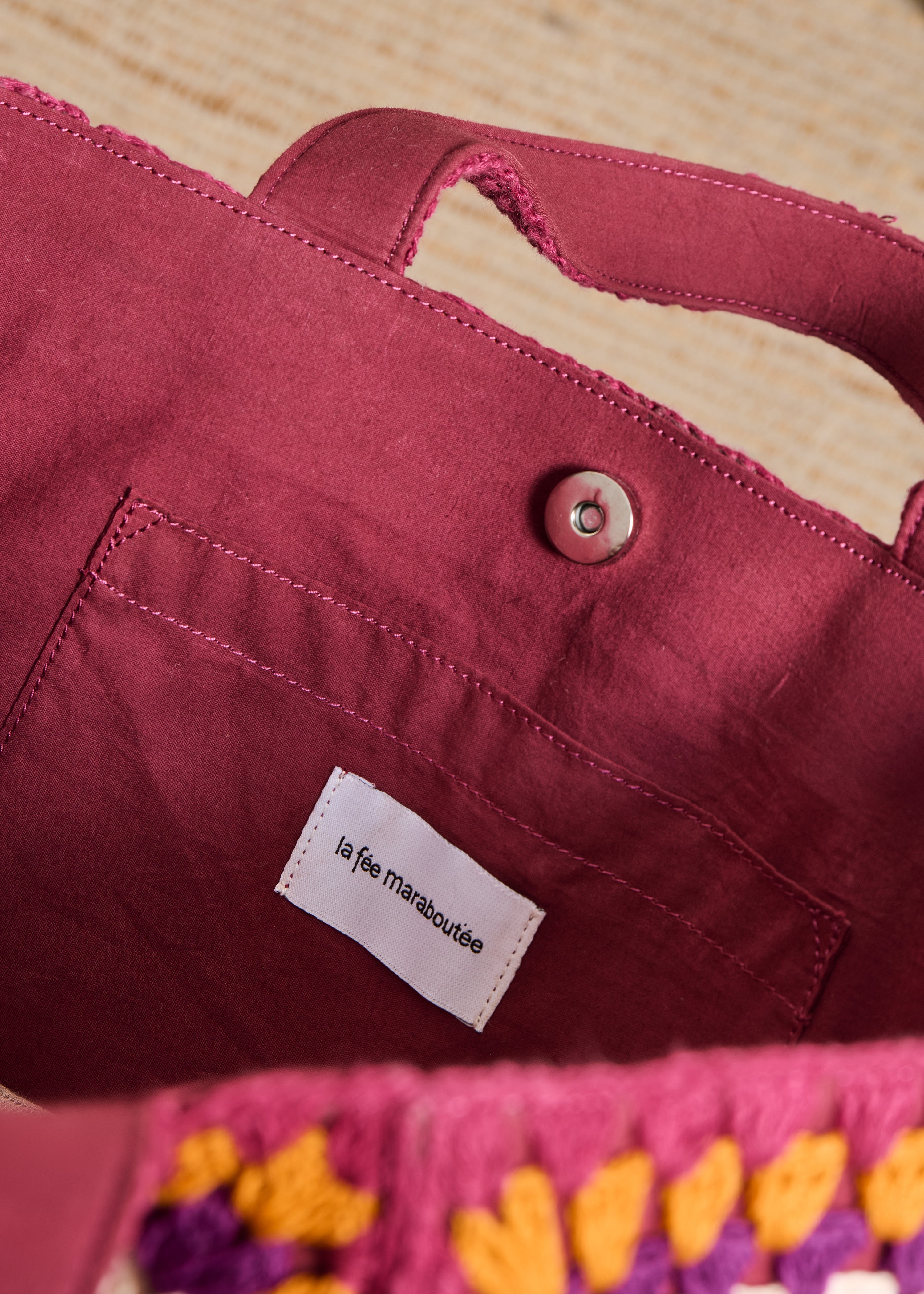 Borsa a sacco multicolore all'uncinetto in cotone