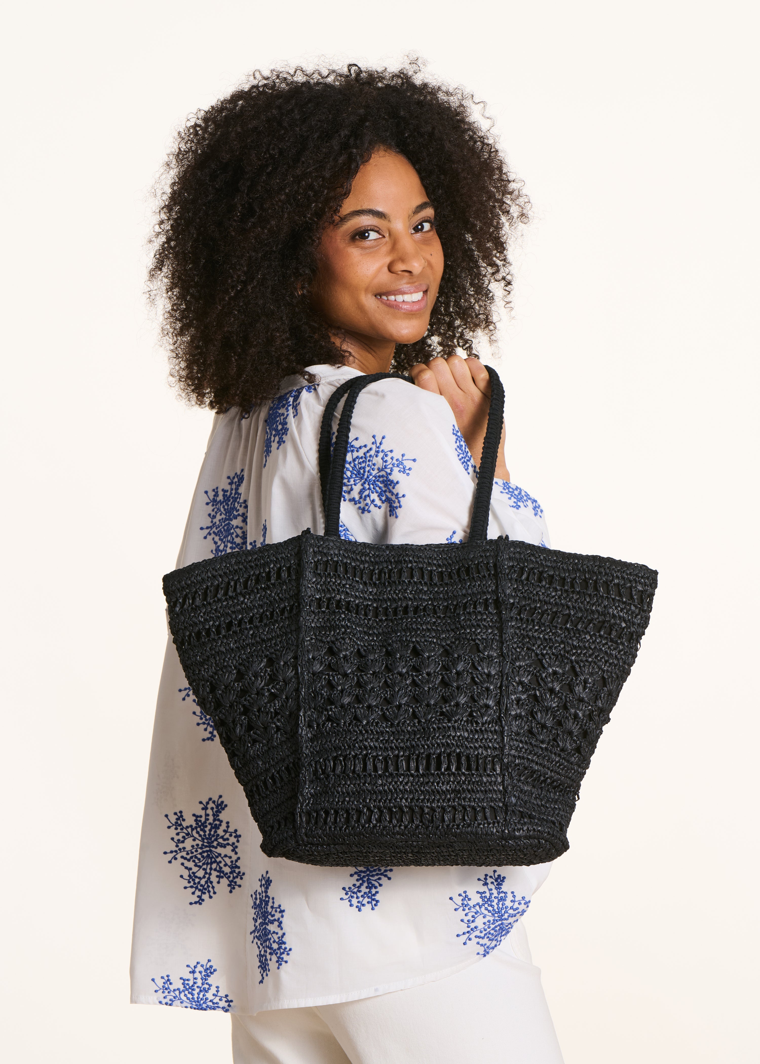 Sac cabas en raphia noir