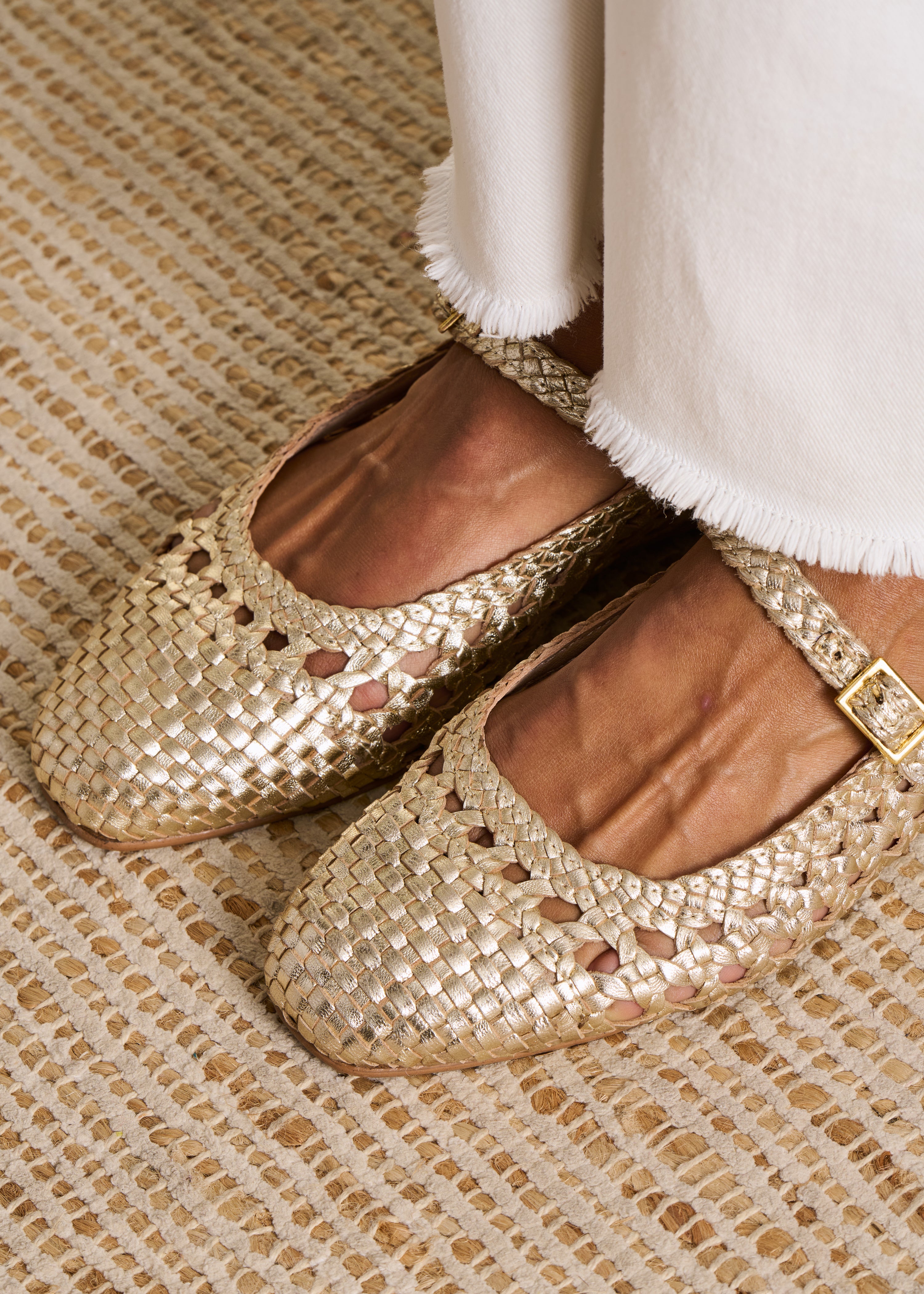 Bailarinas de tacón bajo en cuero dorado estilo ratán