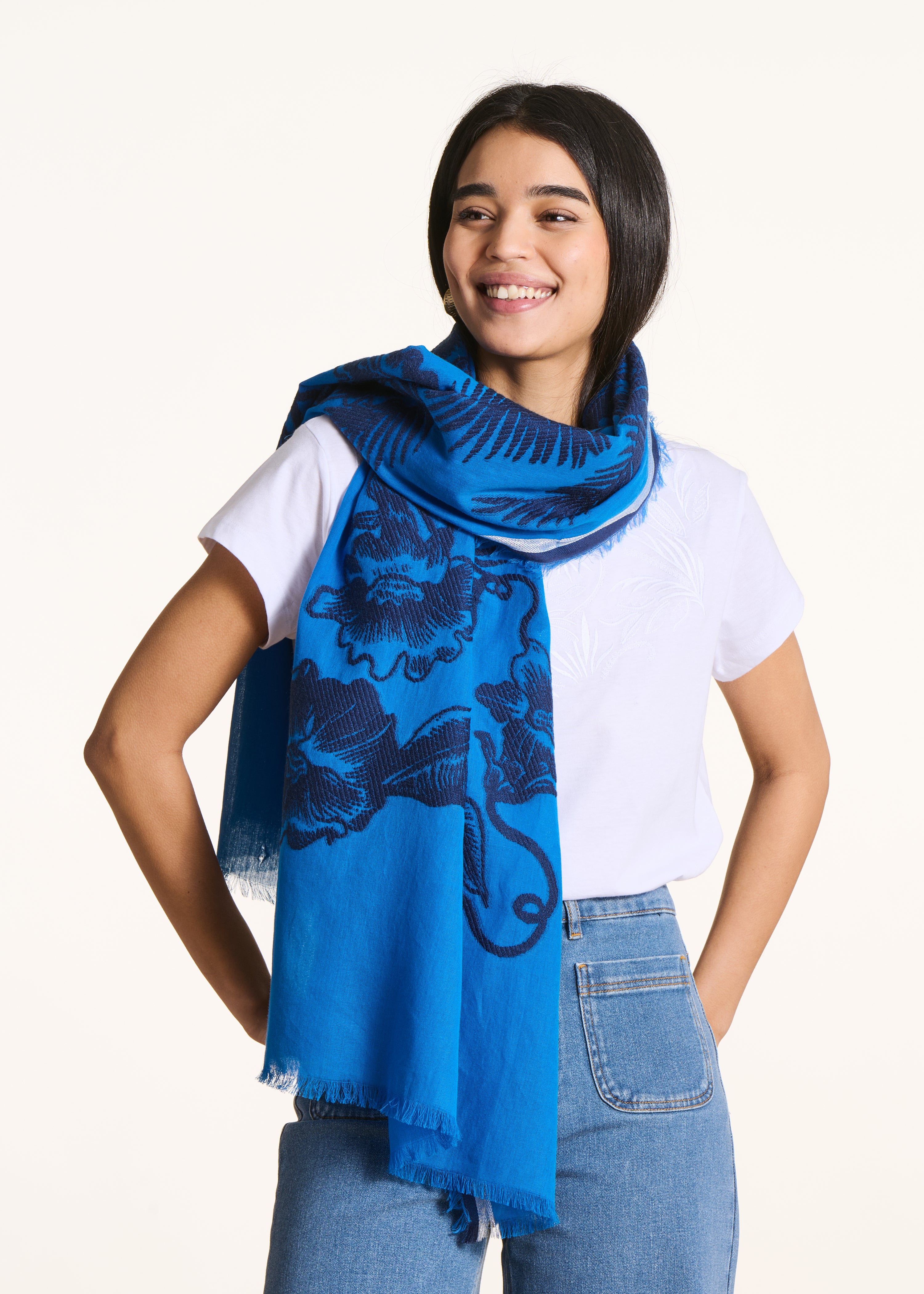 Foulard bleu motif jacquard avec bordures lurex