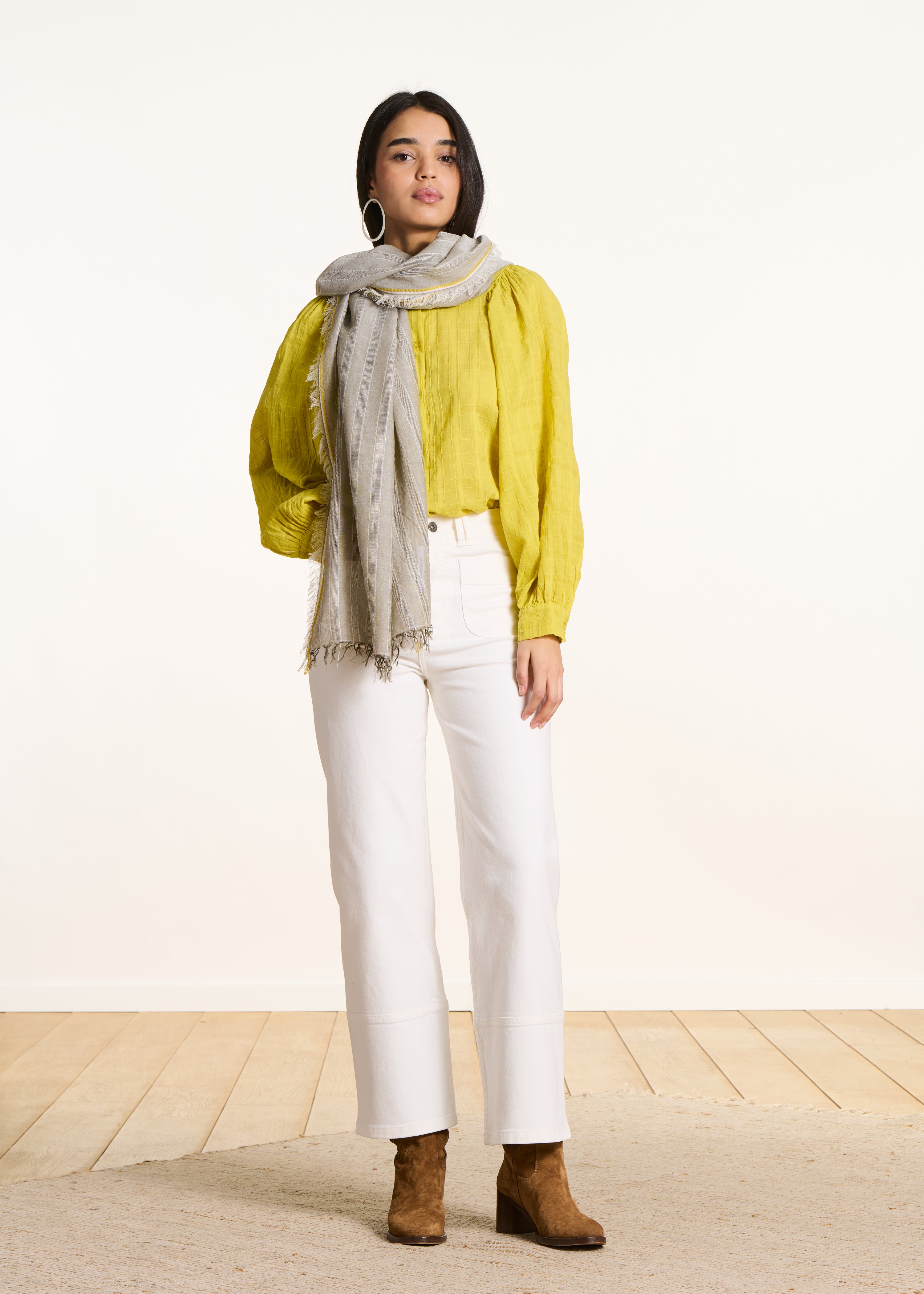 Pañuelo kaki a rayas