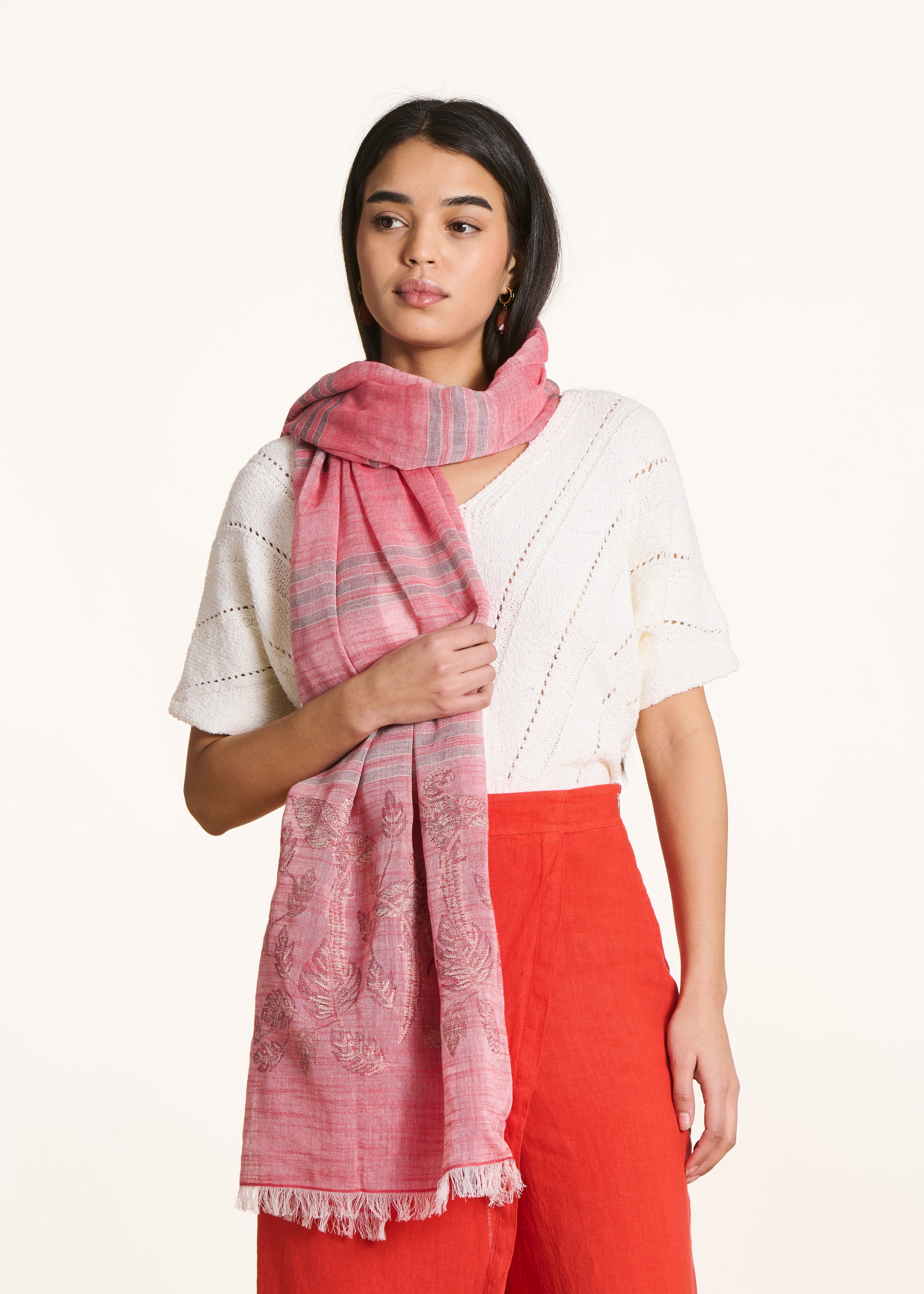 Foulard rouge motif feuille