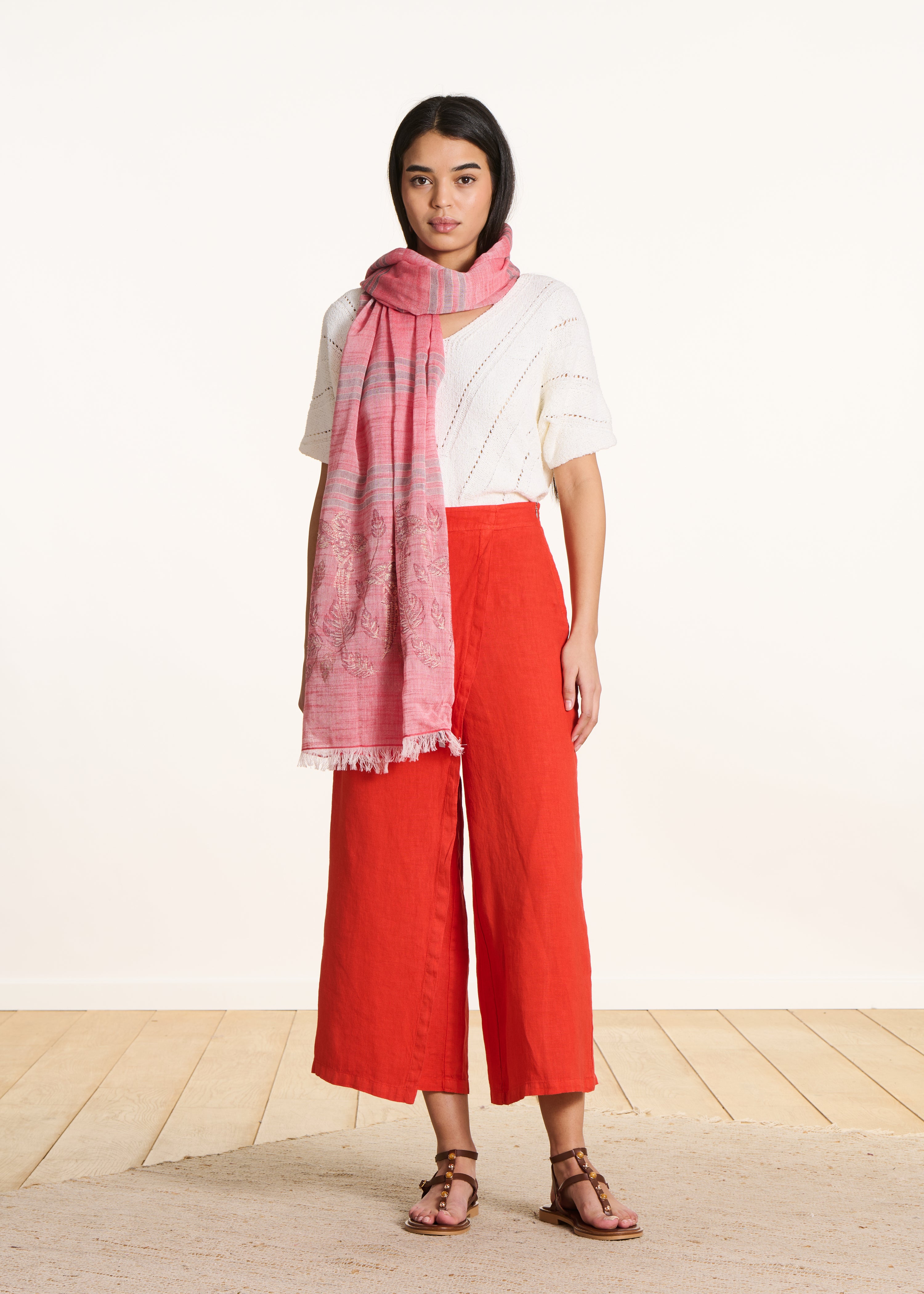 Foulard rouge motif feuille