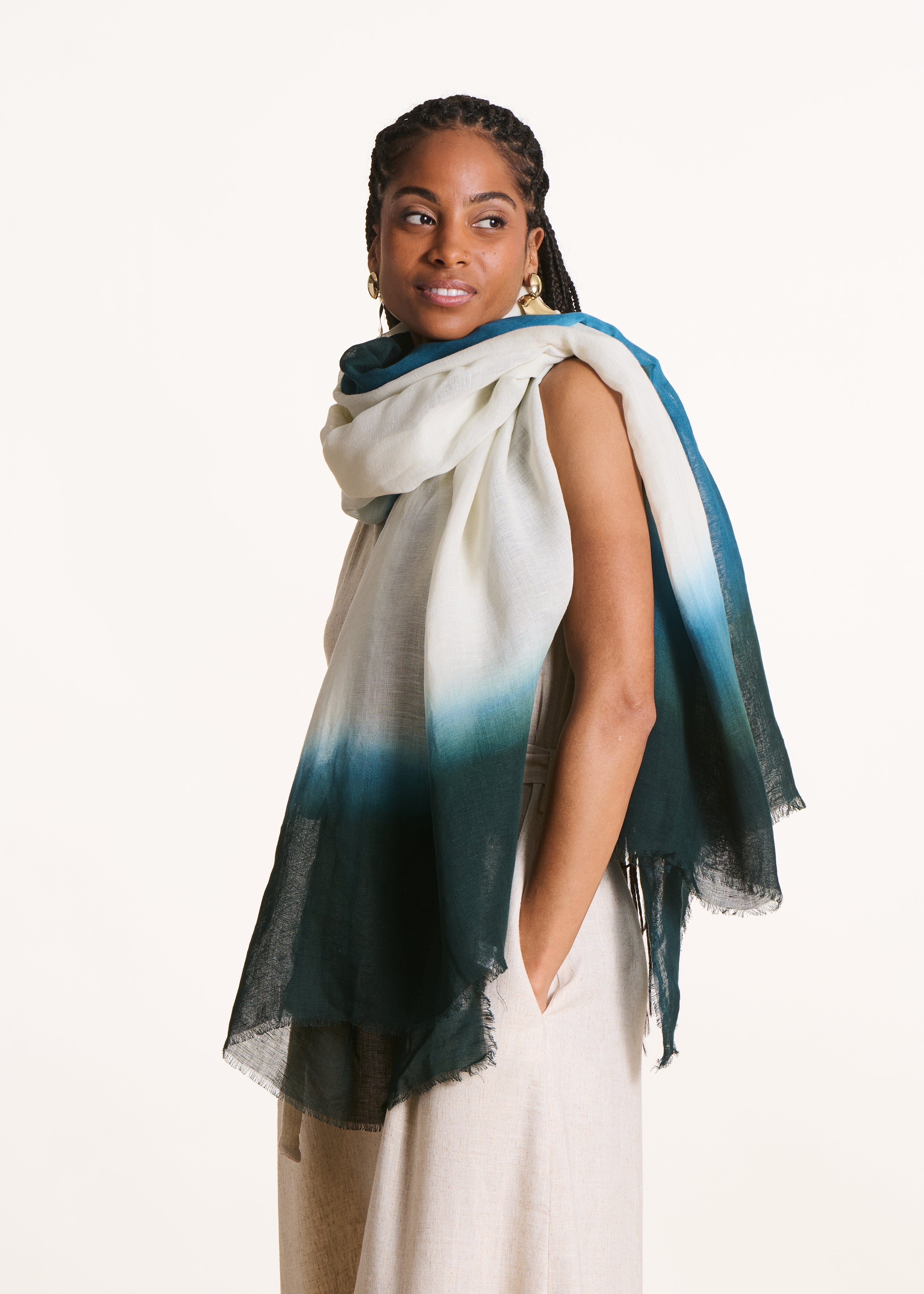 Lenço estampado azul tie & dye em algodão e linho