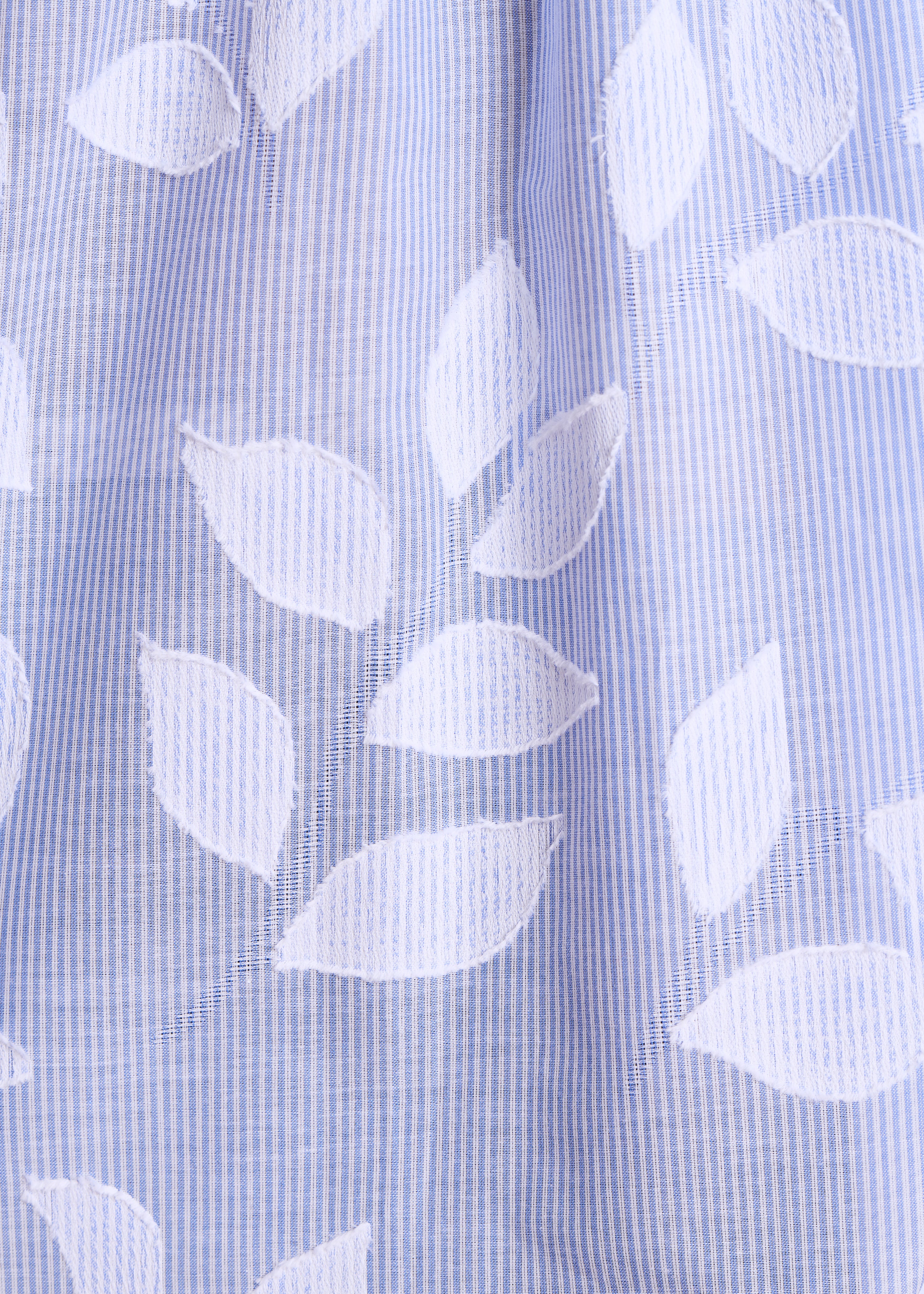 Chemisier bleu ciel en coton fleuri manches 3/4