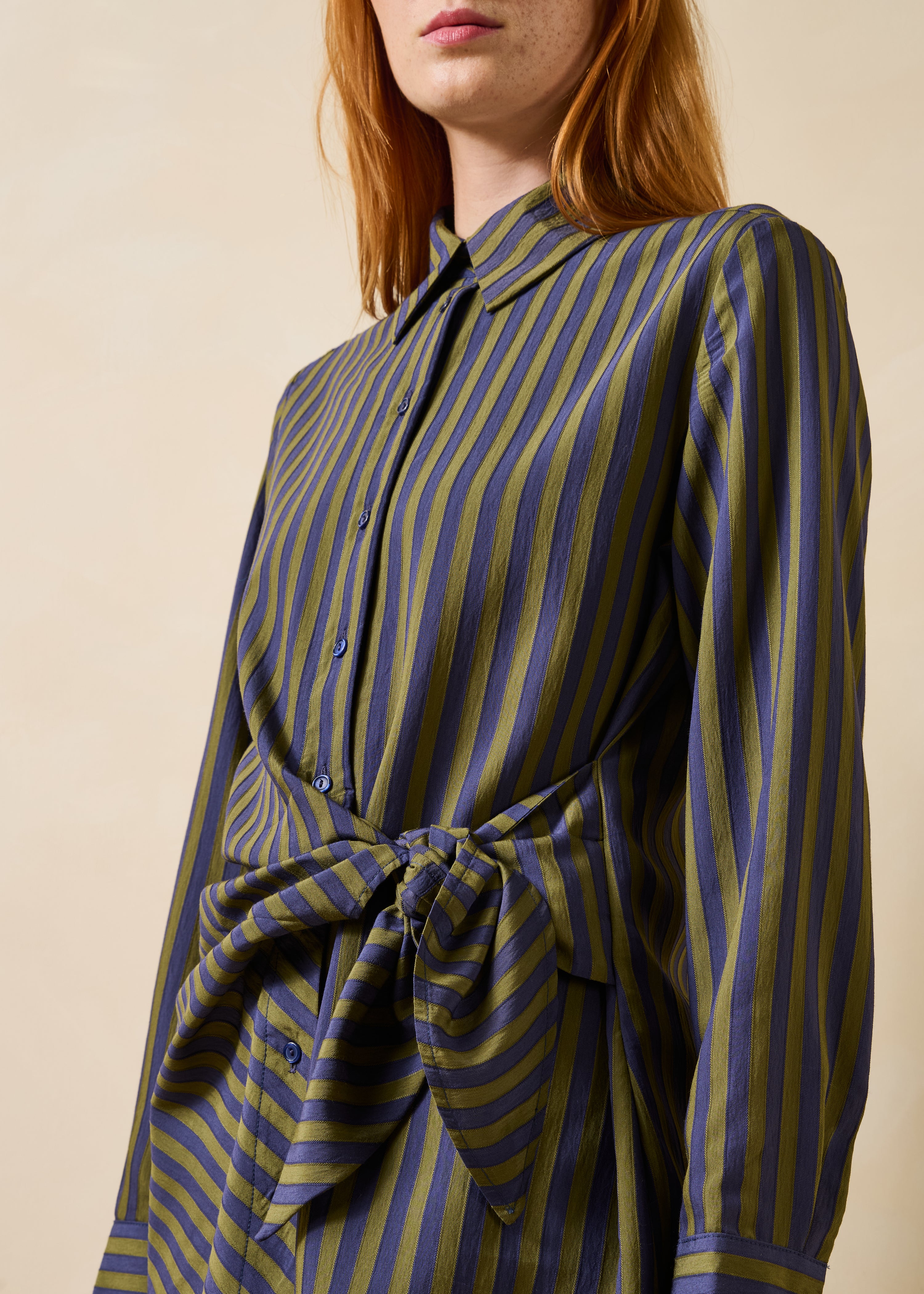Camicia kaki e blu a righe maniche lunghe