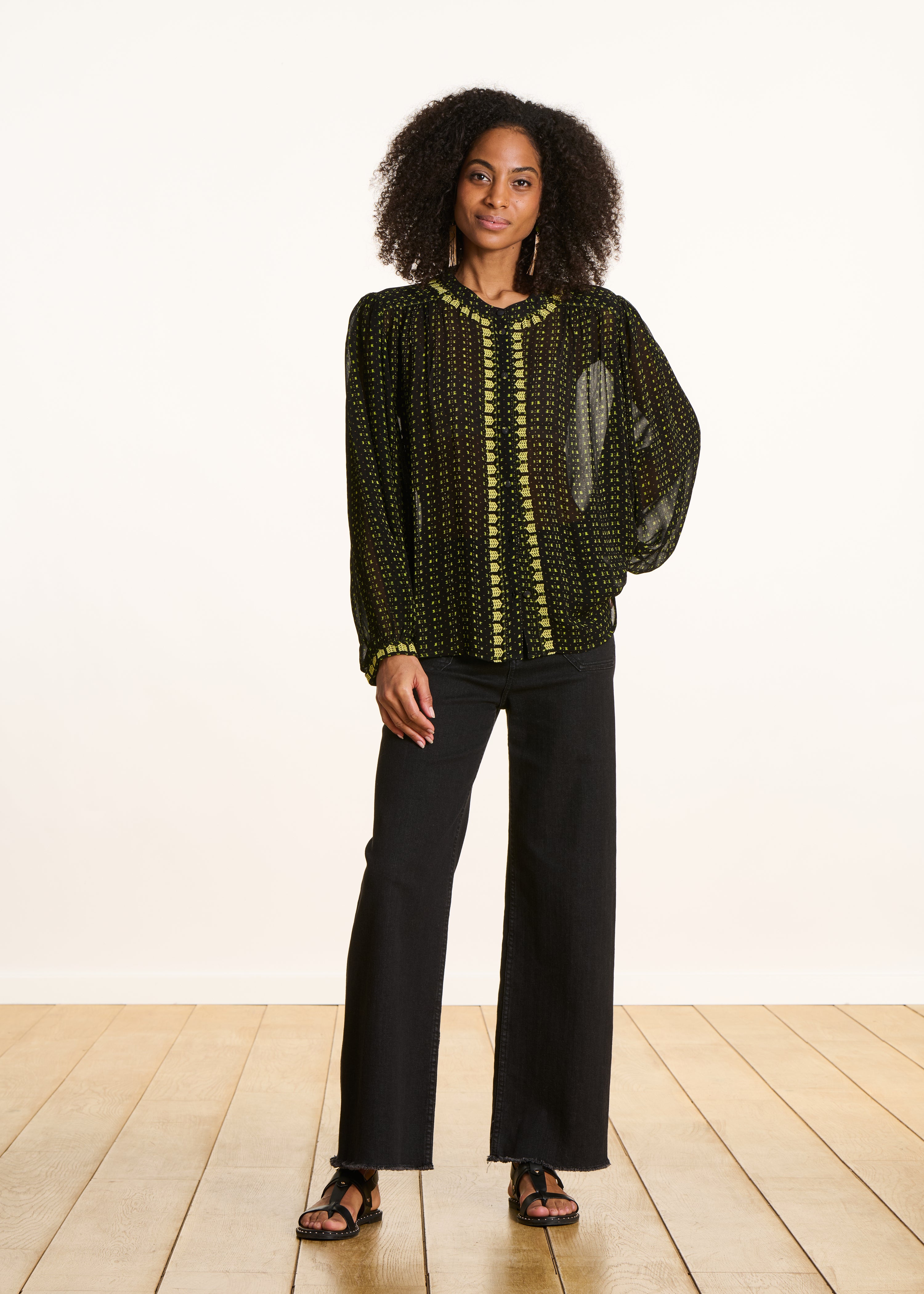 Blusa de voile kaki bordada de manga larga